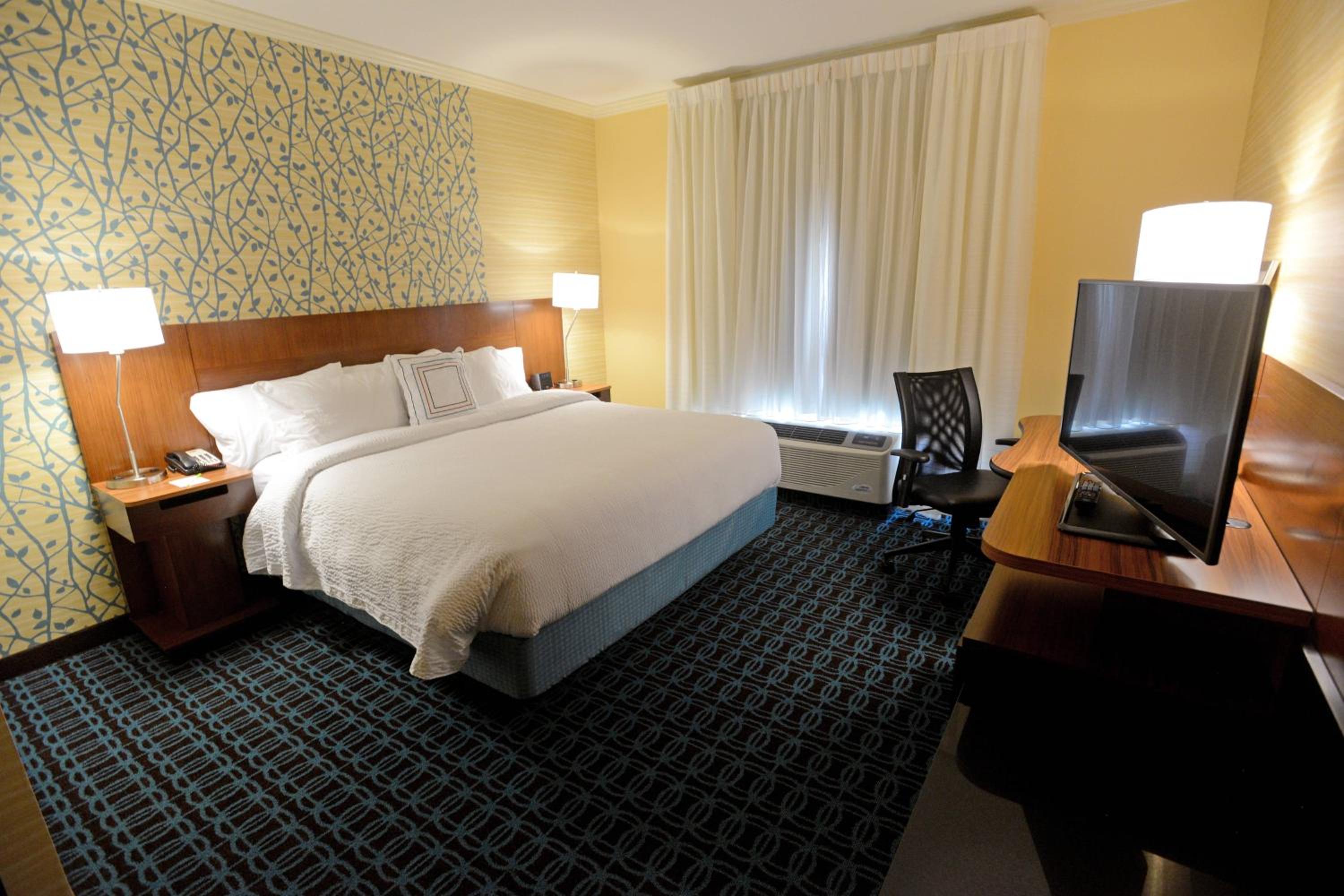 King Room with Roll-In Shower - Mobility Accessible photo 1