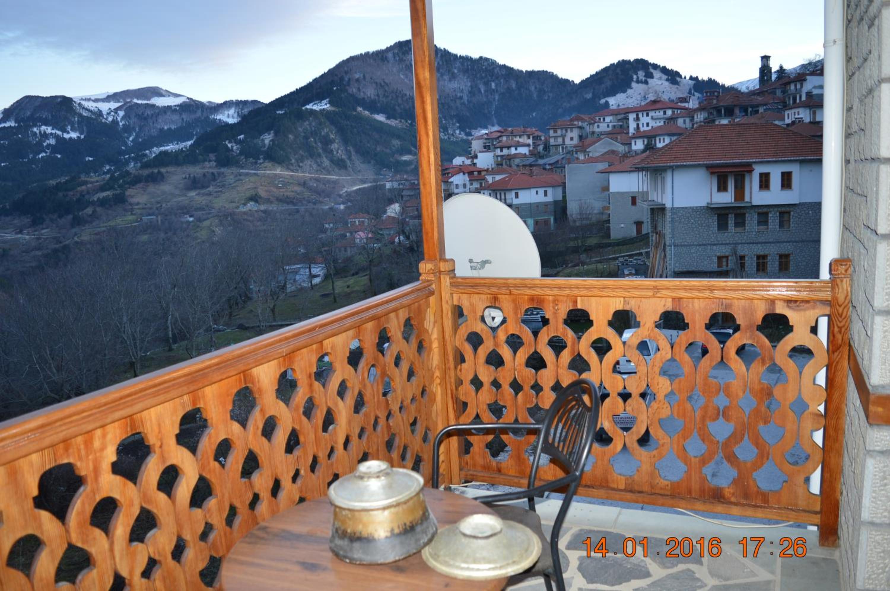 Apartment with Mountain View and Fireplace - Photo 3