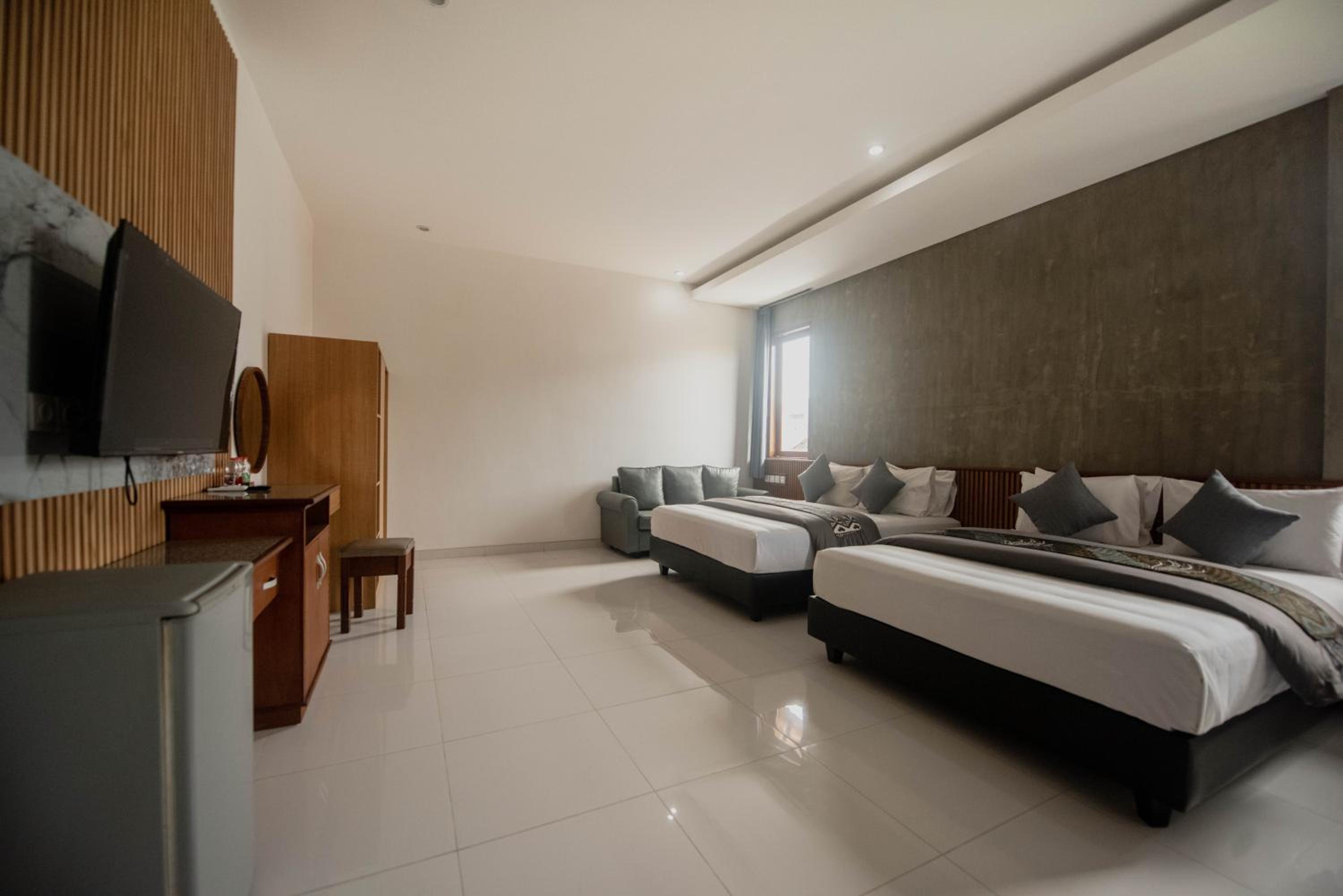 Family Room photo 2