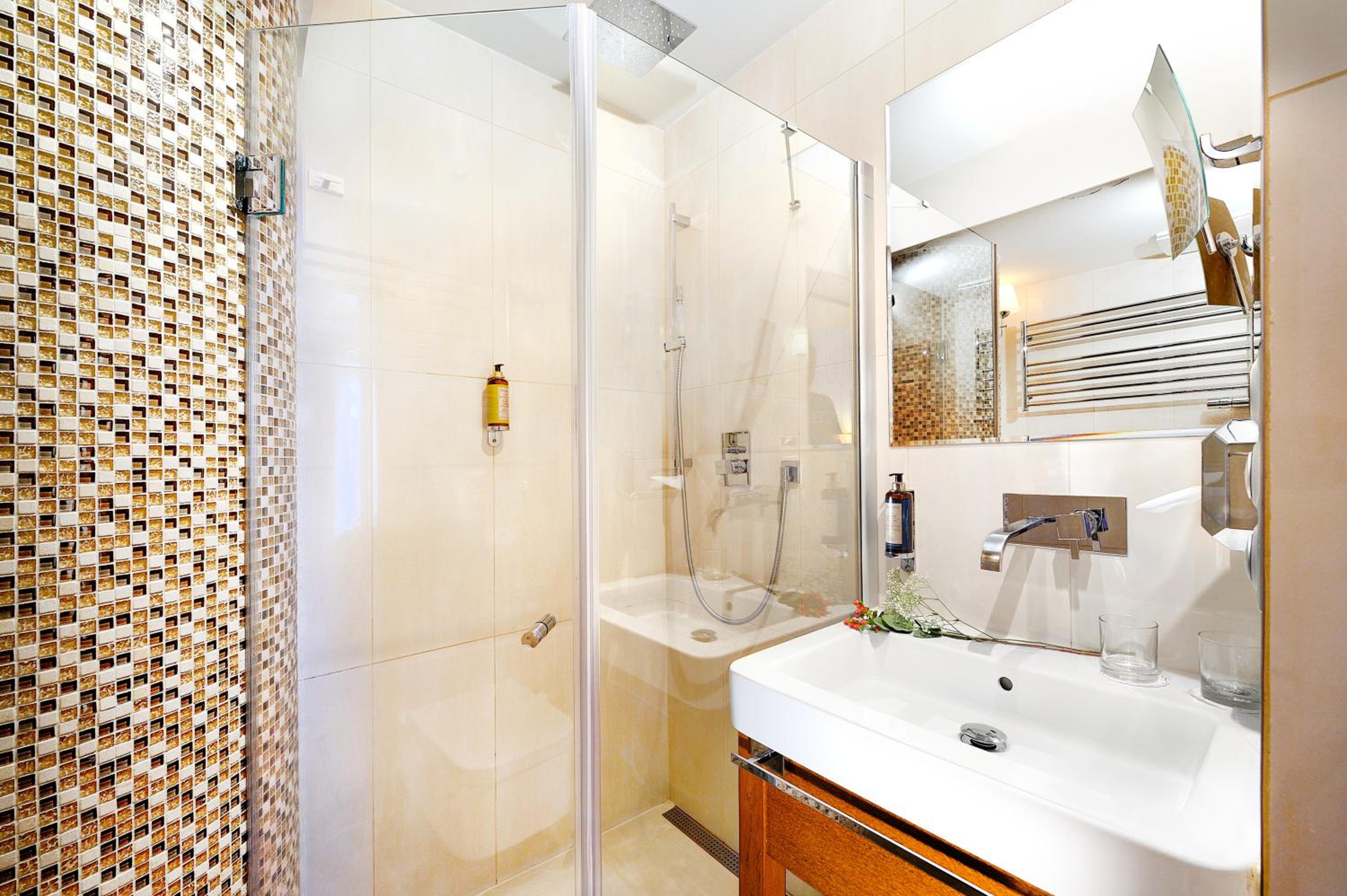 Modern Double Room - Photo 2