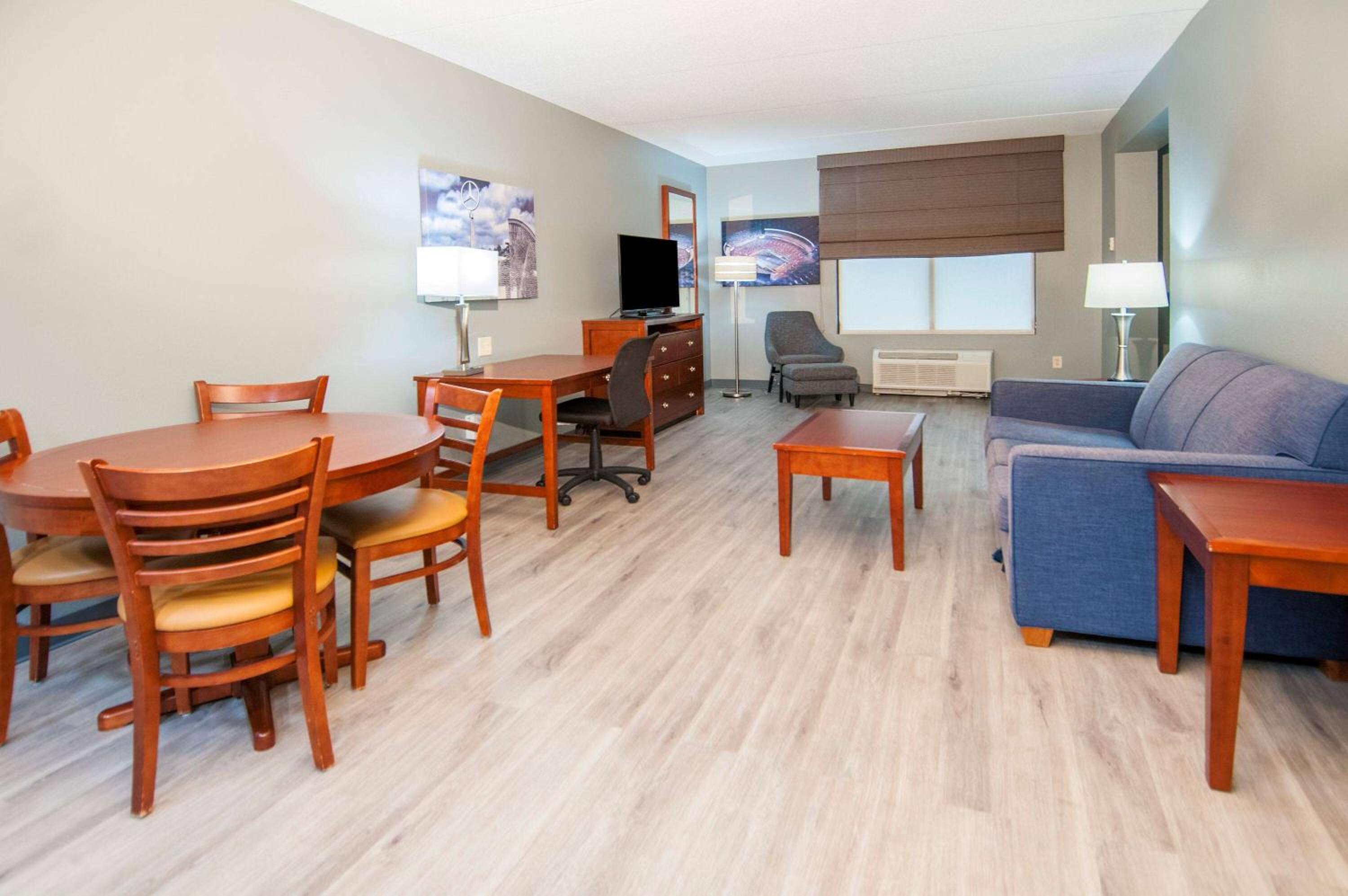 One-Bedroom King Suite - Non-Smoking