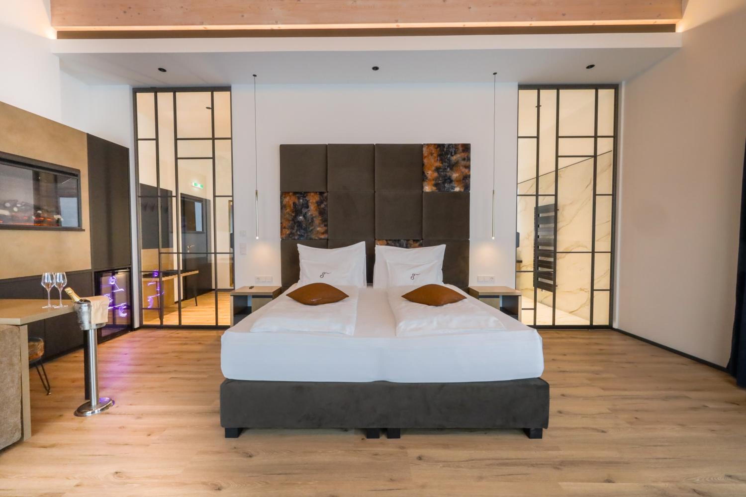 Deluxe Suite photo 2