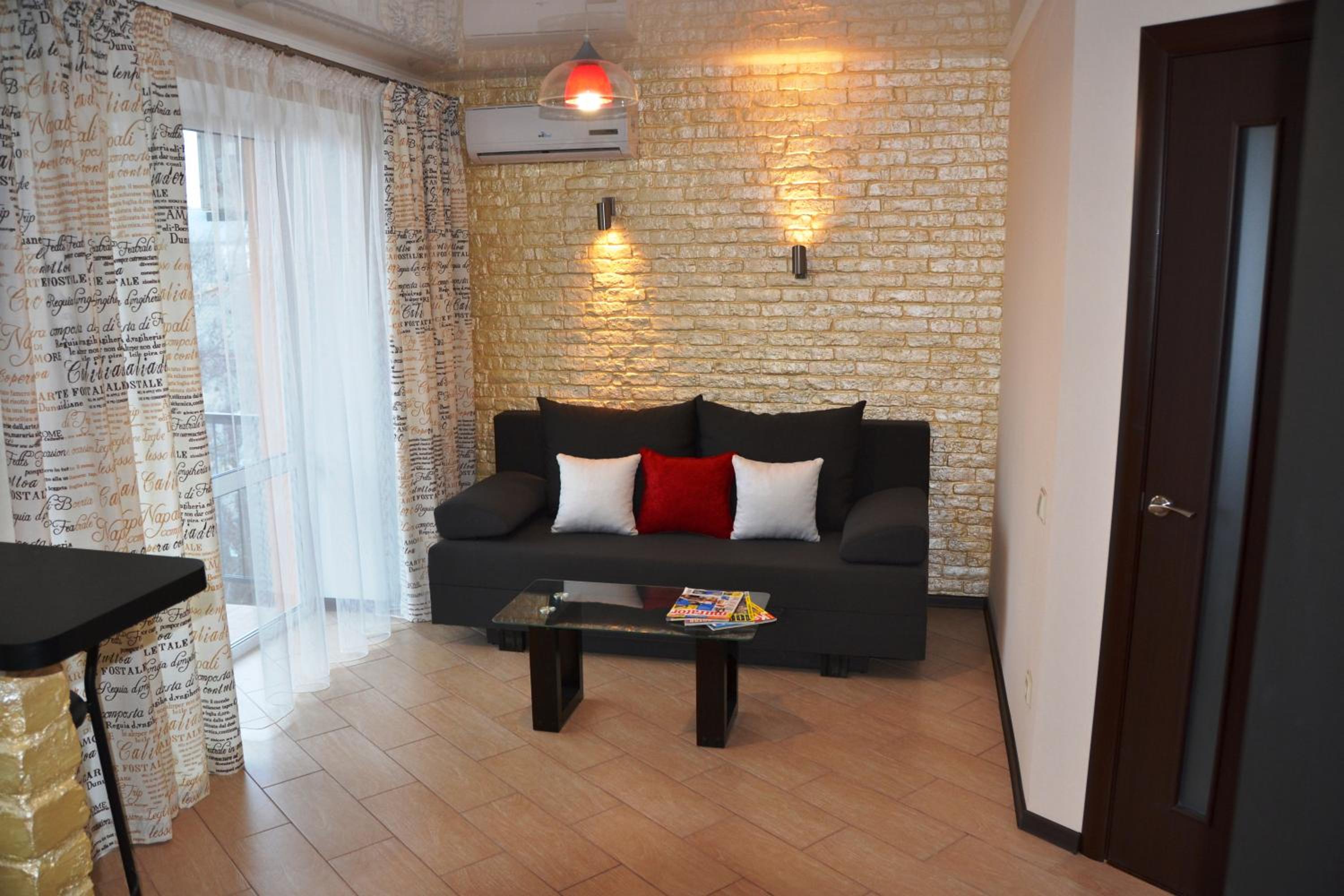 One-Bedroom Apartment photo 1