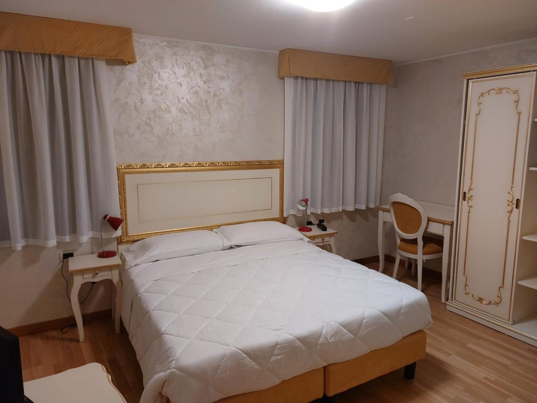 Superior Double or Twin Room photo 3