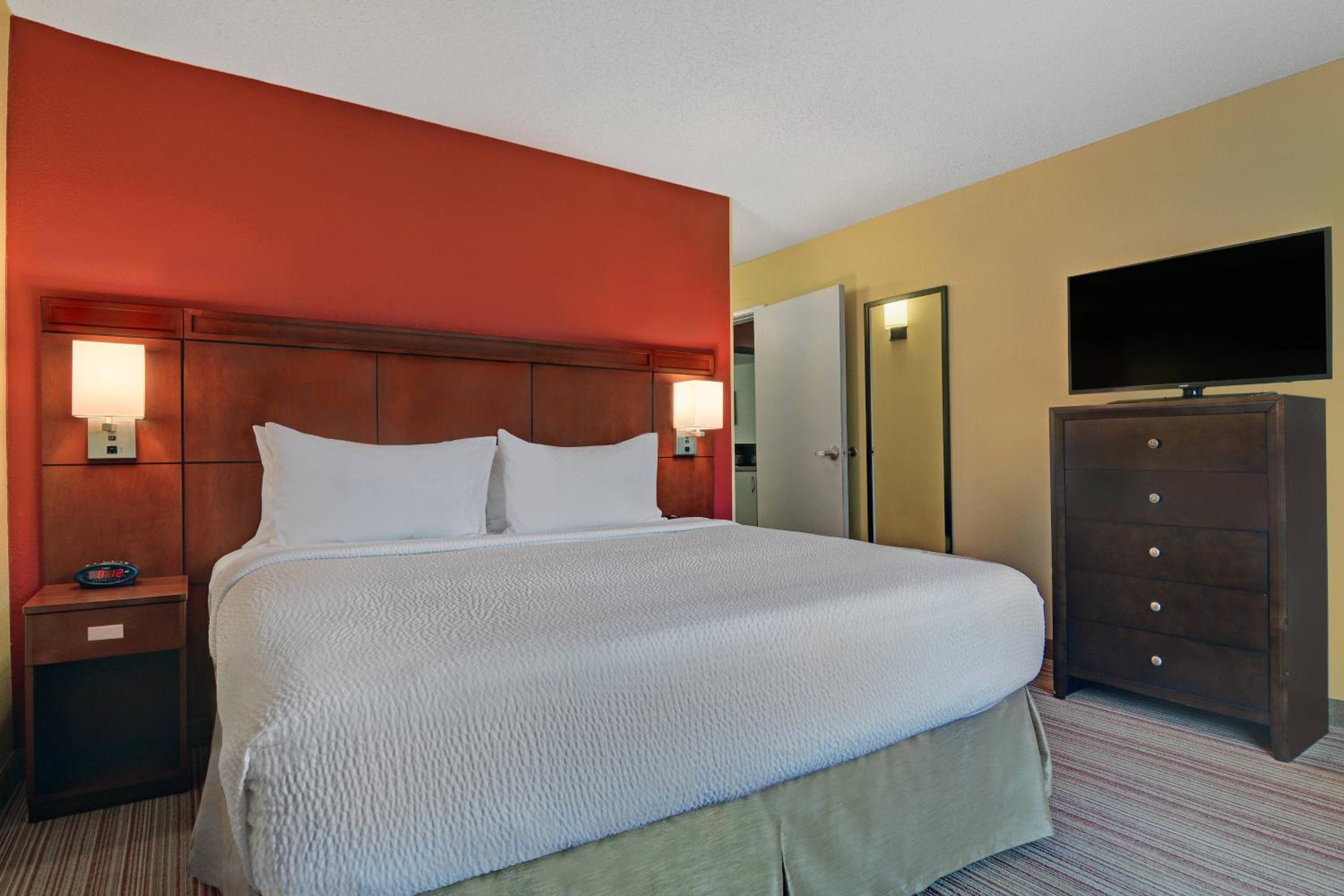 Guest Room with King Bed - Hearing Accessible photo 1