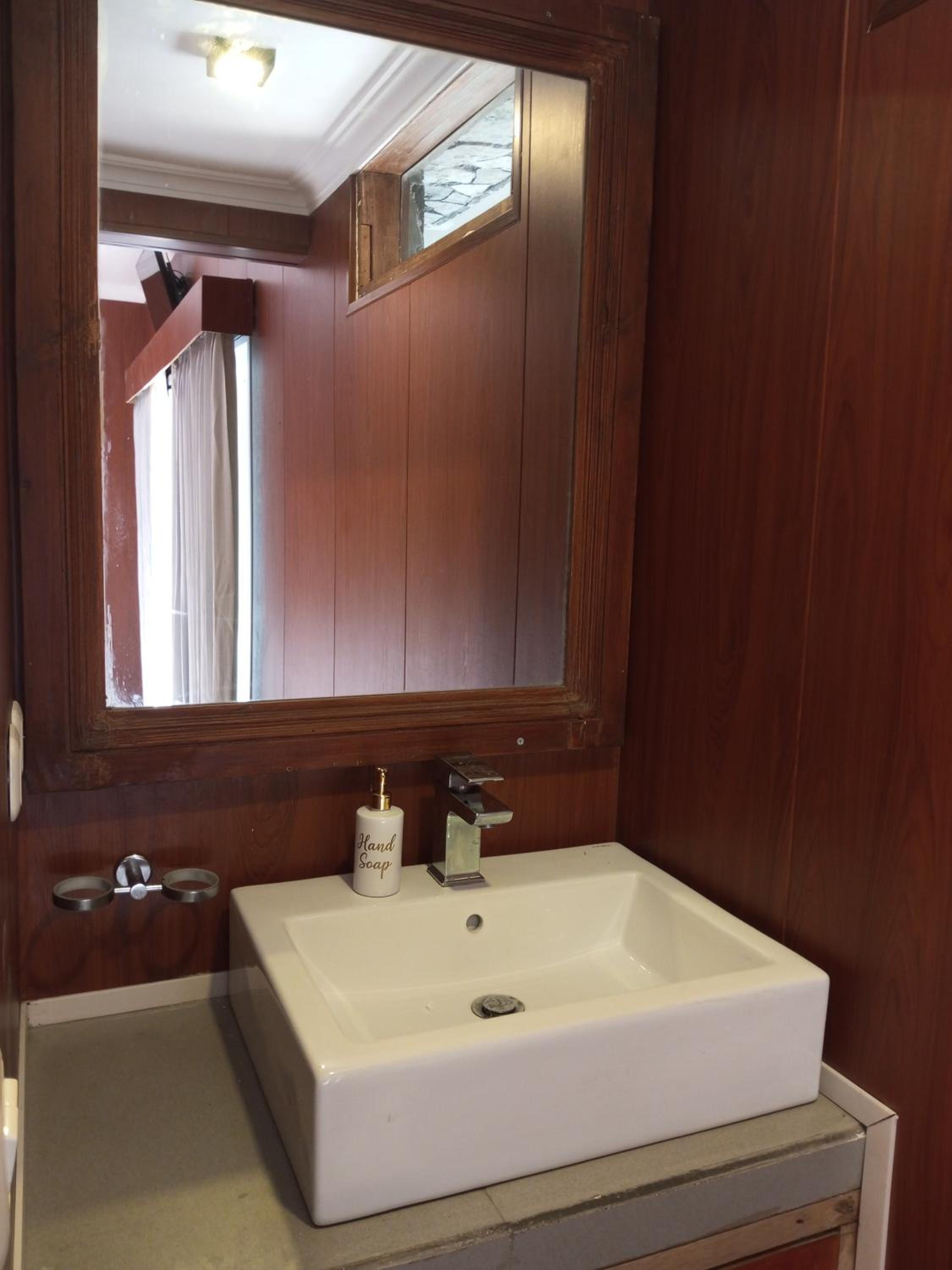 King Room with Pool View - Photo 12