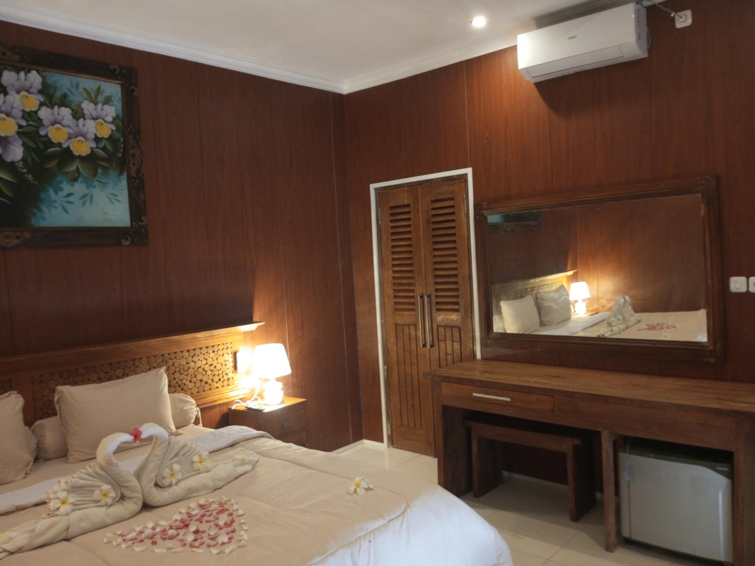 King Room with Pool View - Photo 6