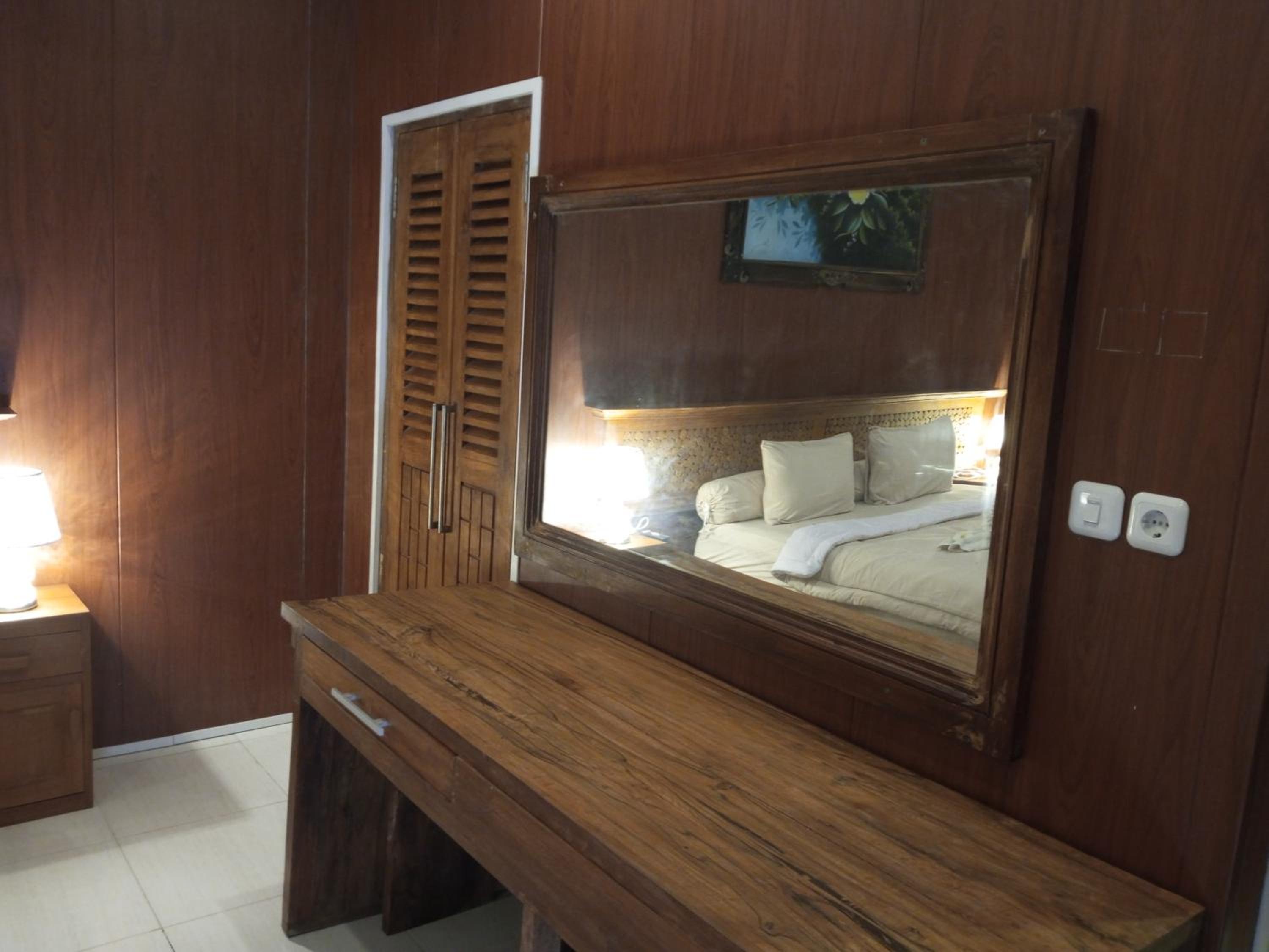 King Room with Pool View - Photo 1