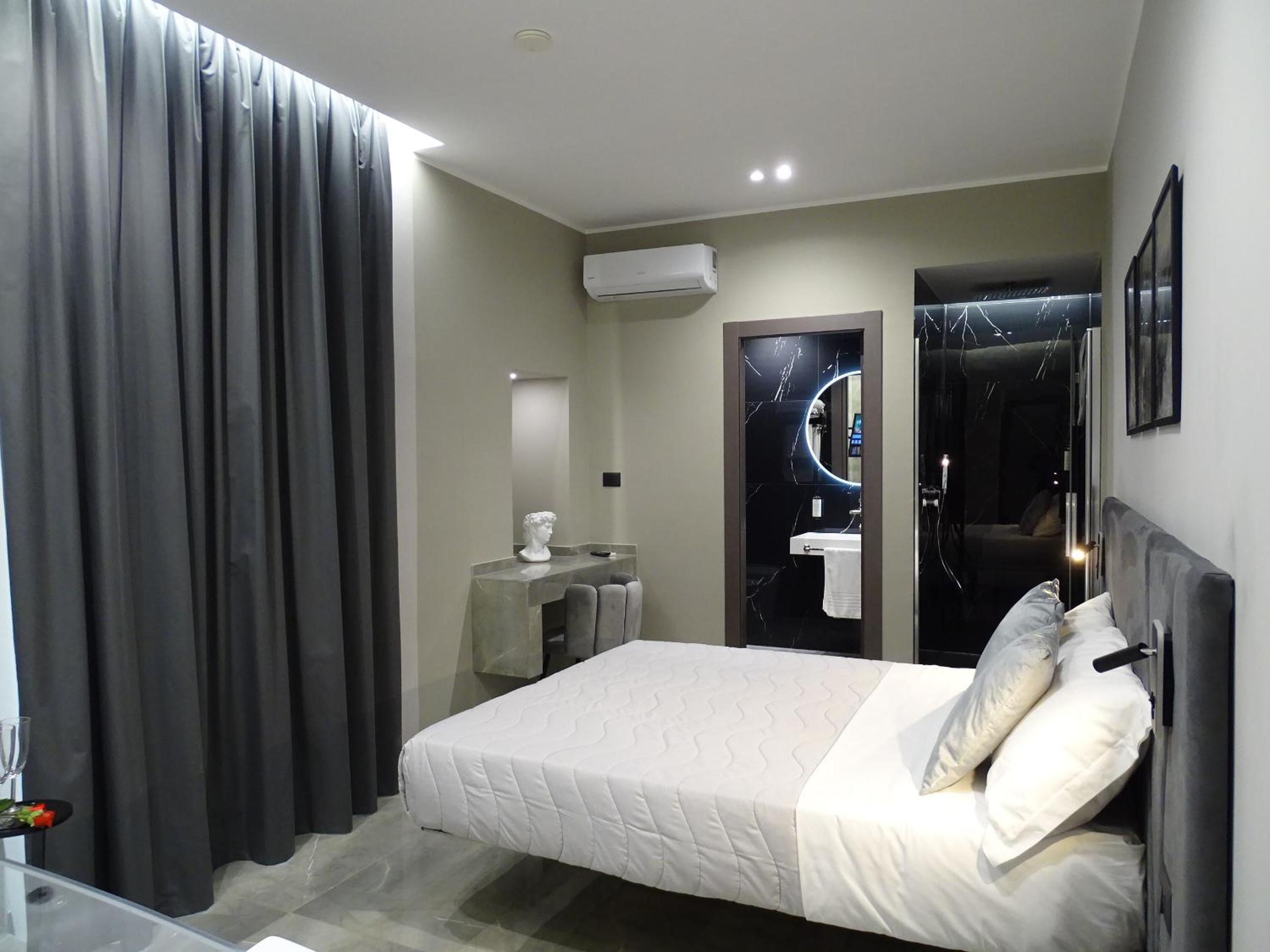 Queen Room with Spa Bath