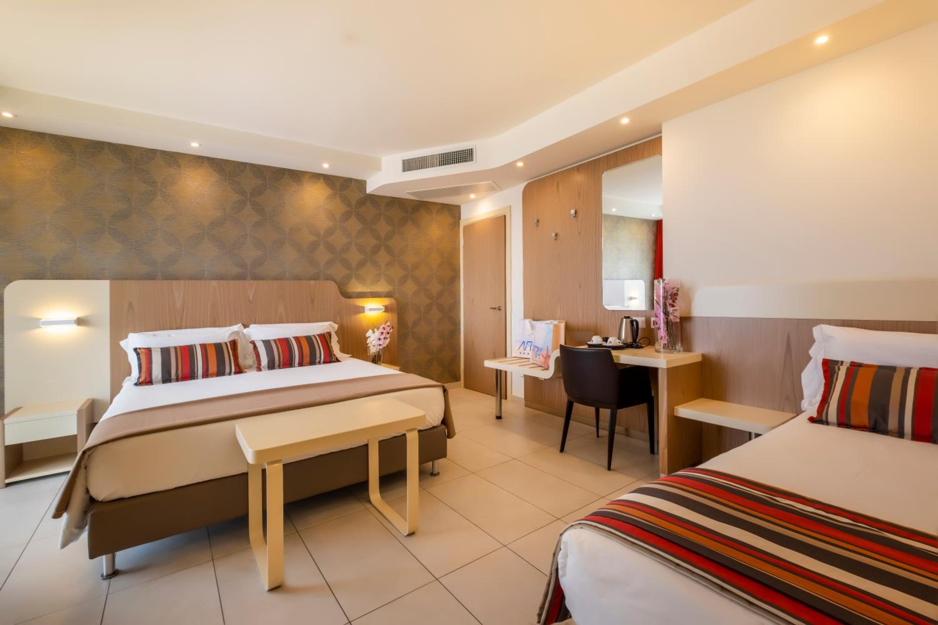 Deluxe Triple Room photo 2