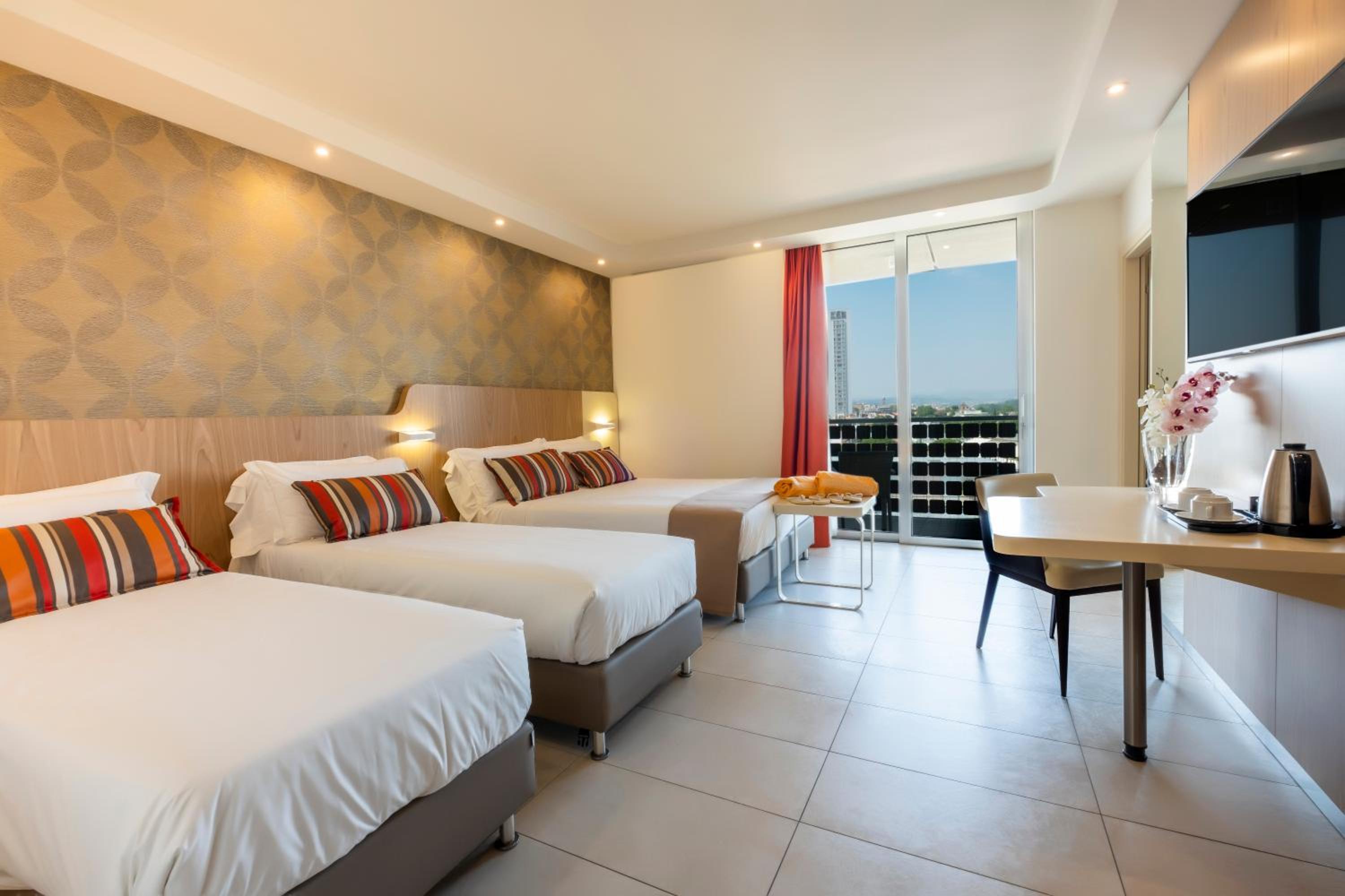Deluxe Quadruple Room photo 2