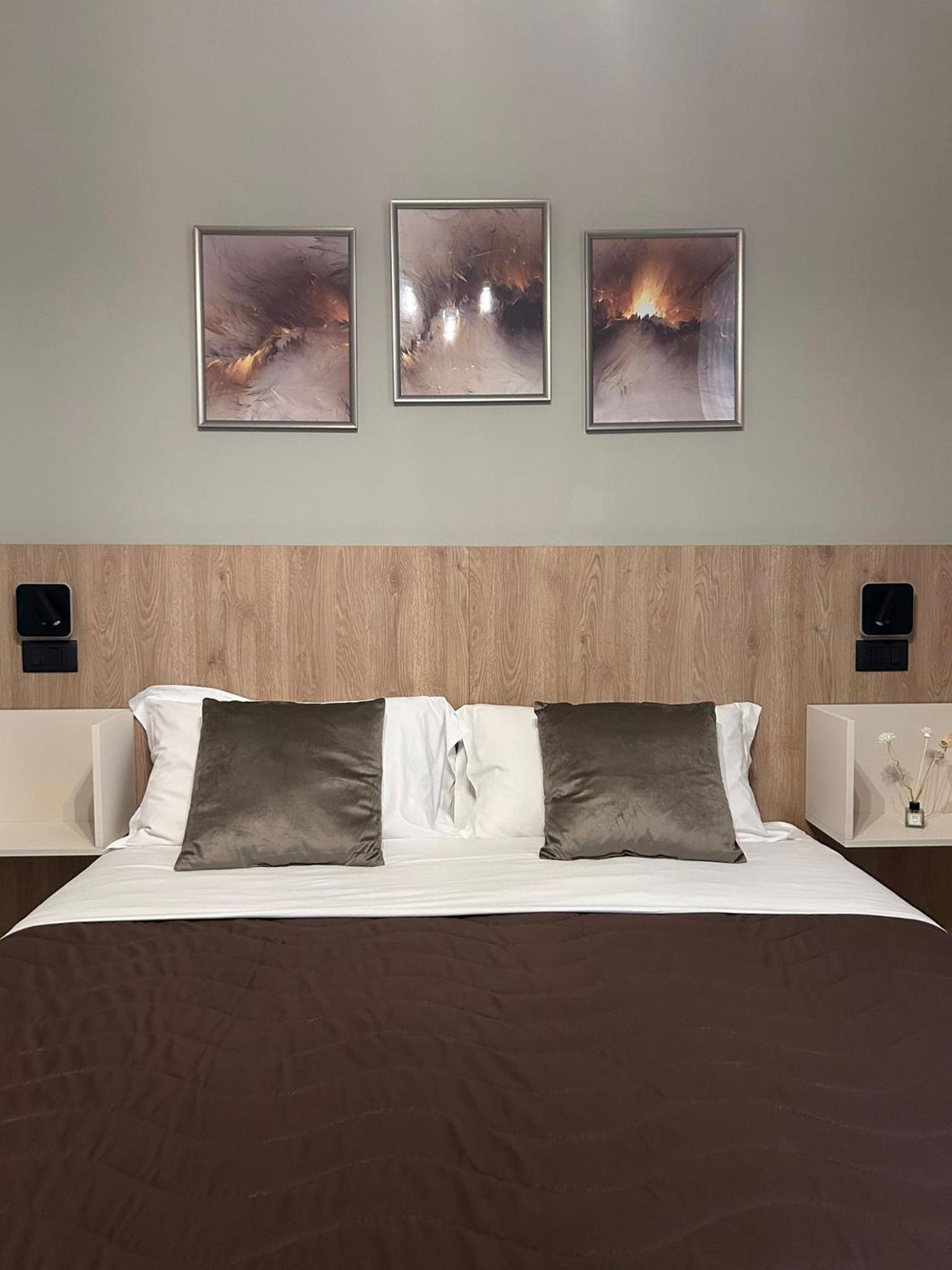 King Studio with Sofa Bed