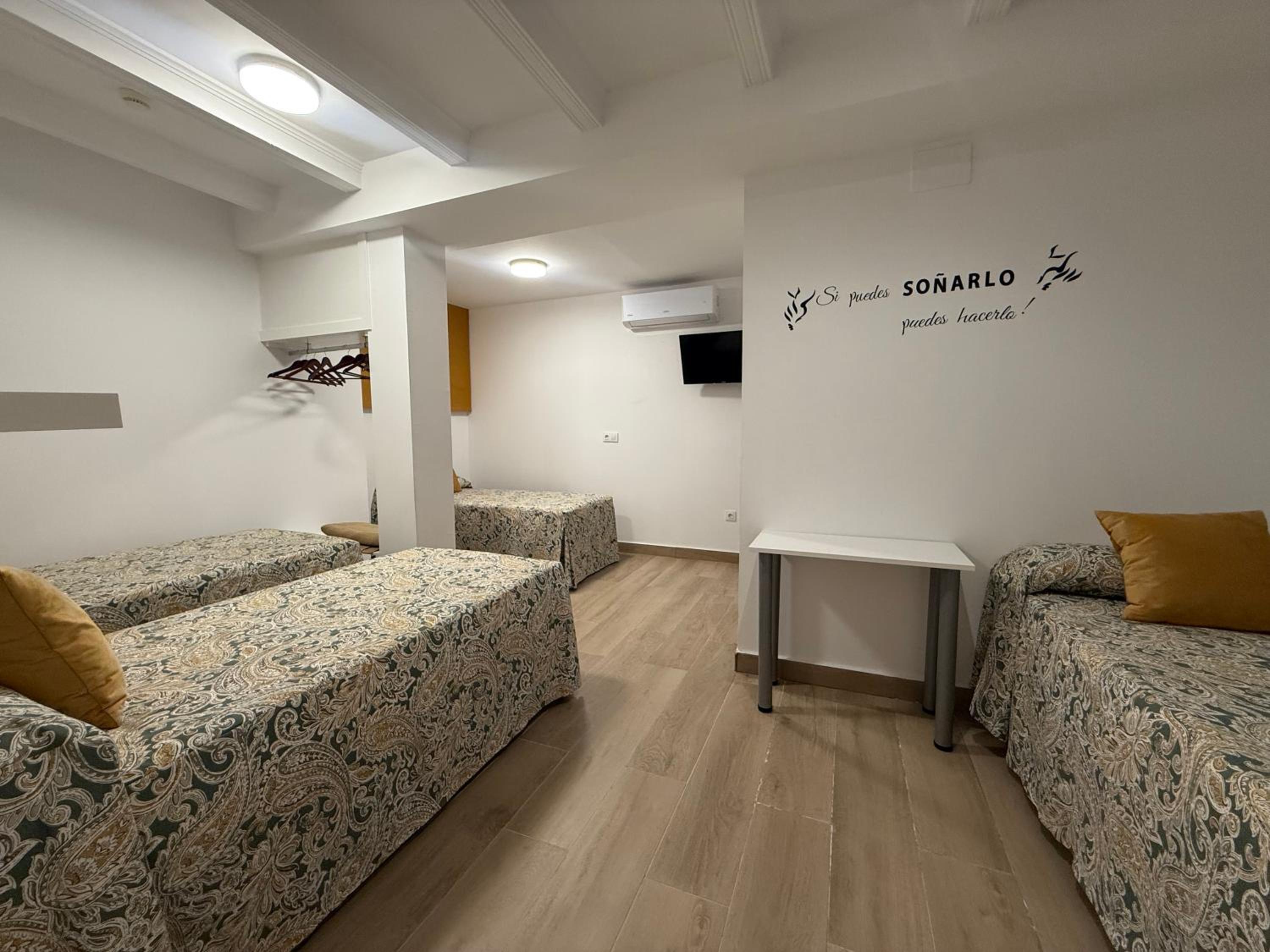 Standard Quadruple Room - Photo 2