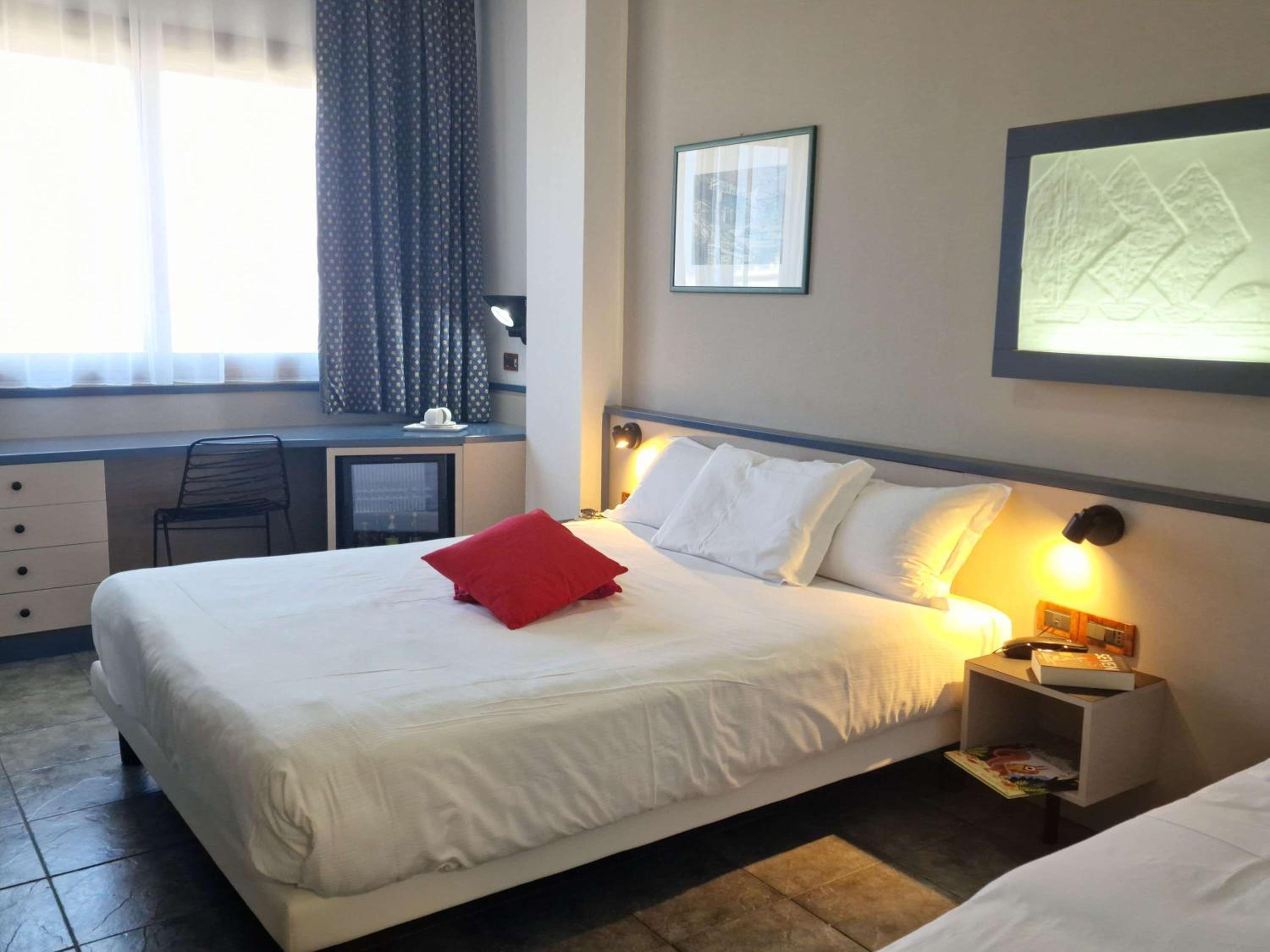 Standard Double Room with Harbor View - Photo 2