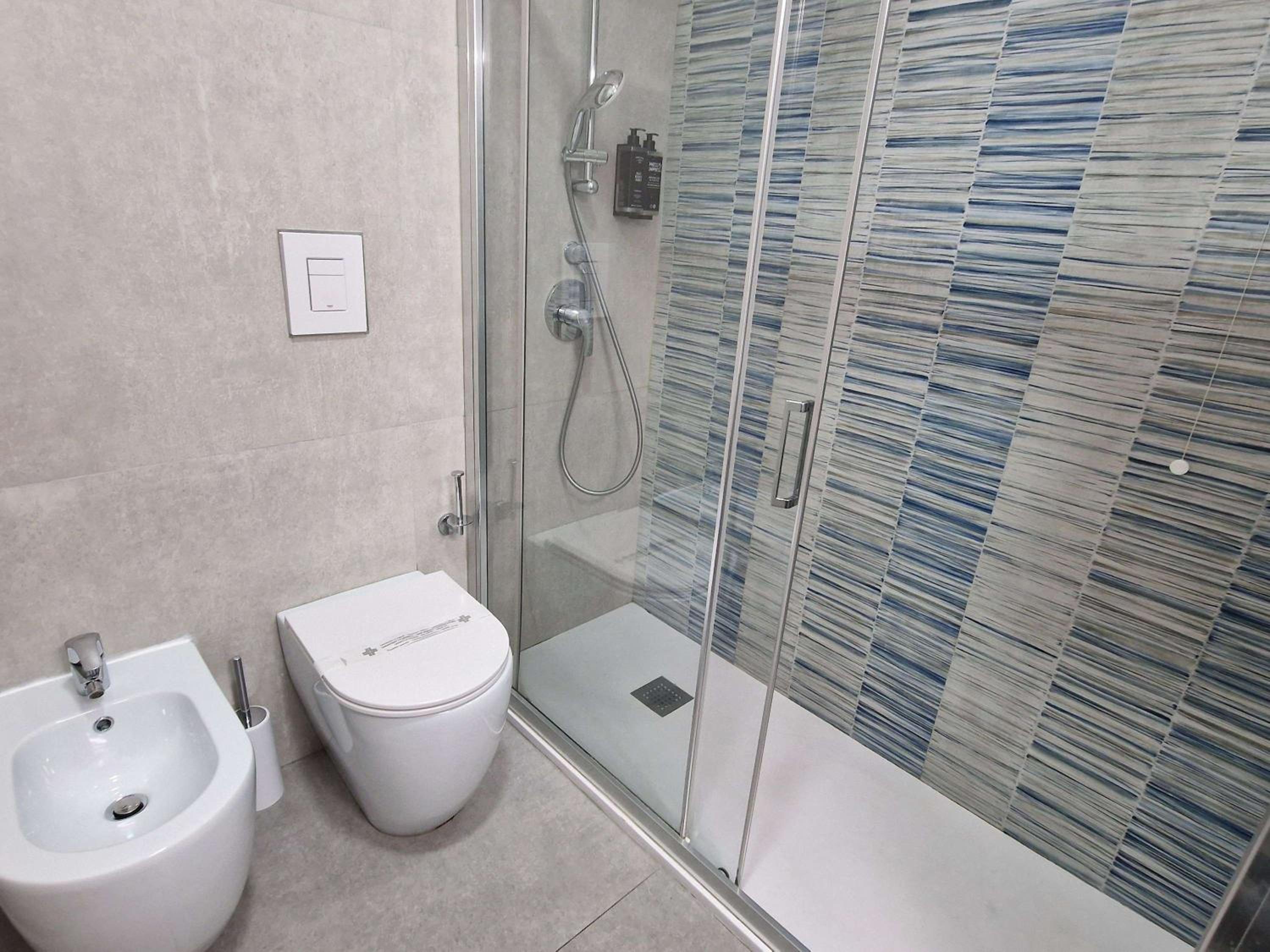 Standard Double Room with Harbor View - Photo 5