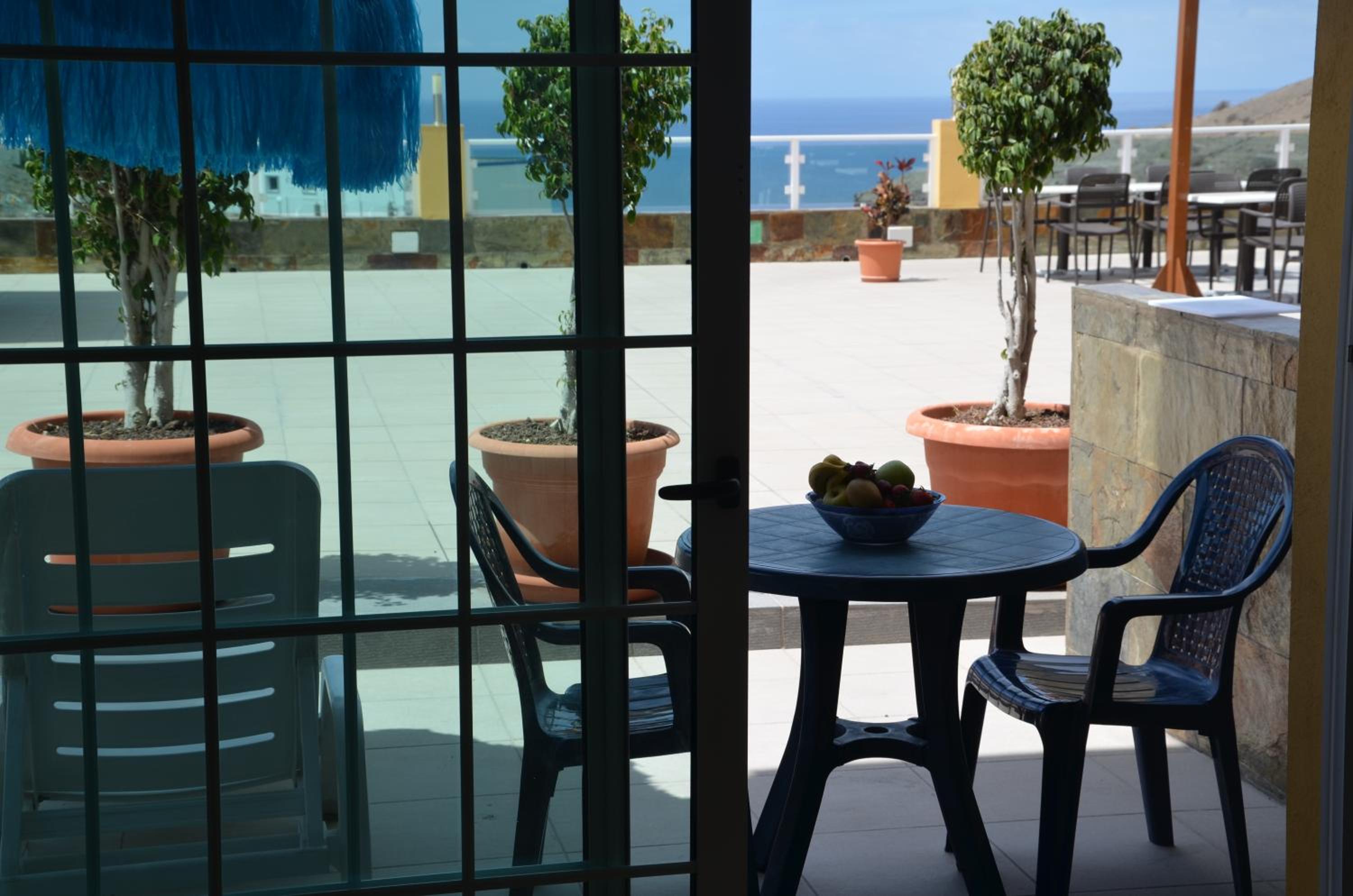 Apartment with Terrace and Sea View