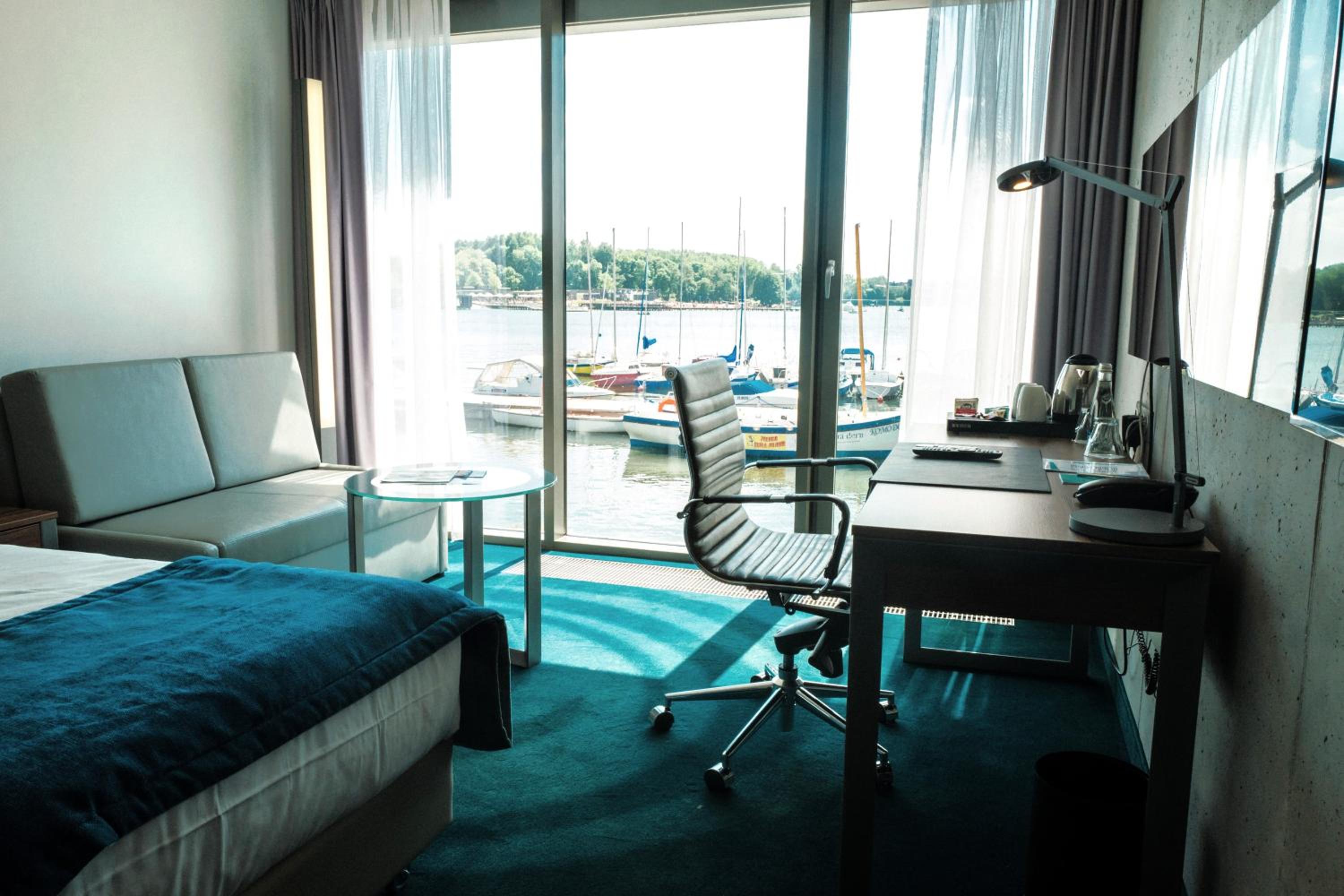 Deluxe Double or Twin Room with Lake View - Photo 7
