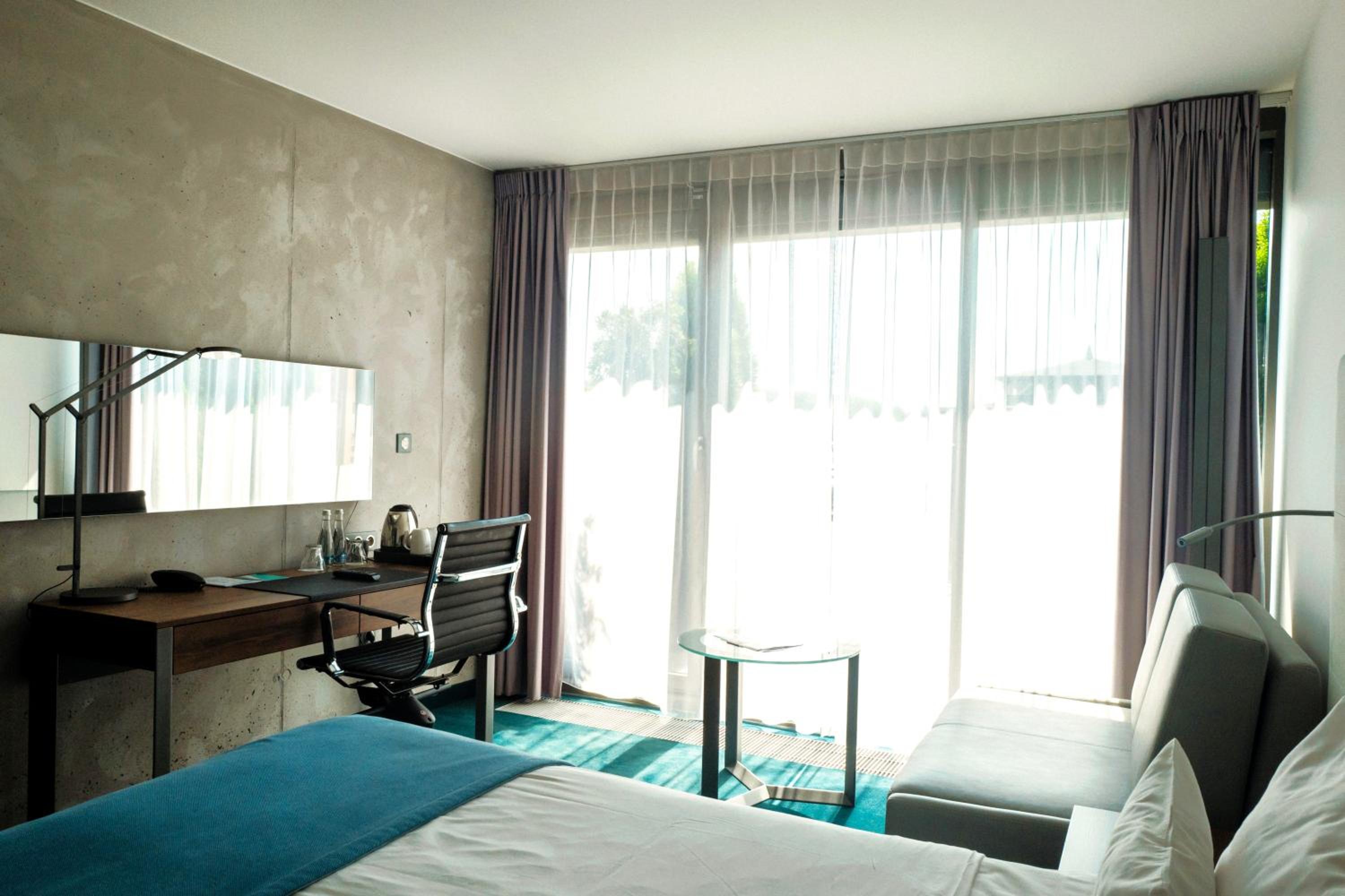 Deluxe Double or Twin Room with Lake View - Photo 3