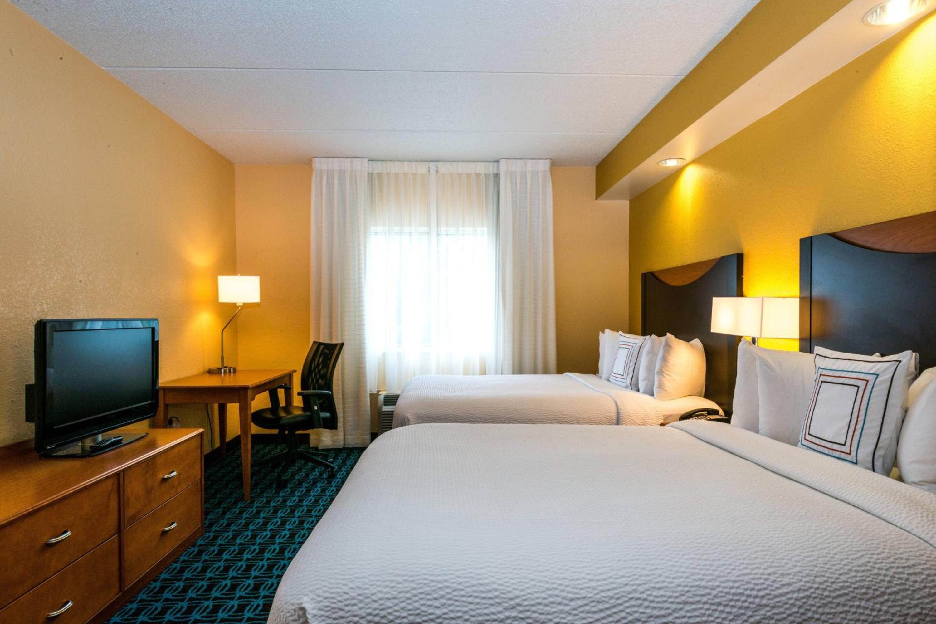 Queen Room with Two Queen Beds - Hearing Accessible - Photo 2