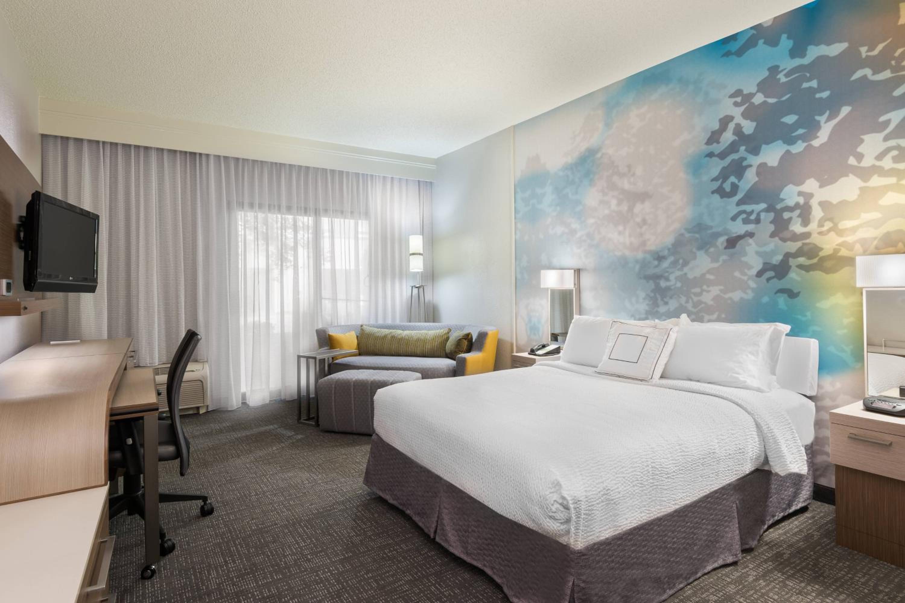 Queen Room with Roll-In Shower - Mobility Access/Hearing Accessible photo 1