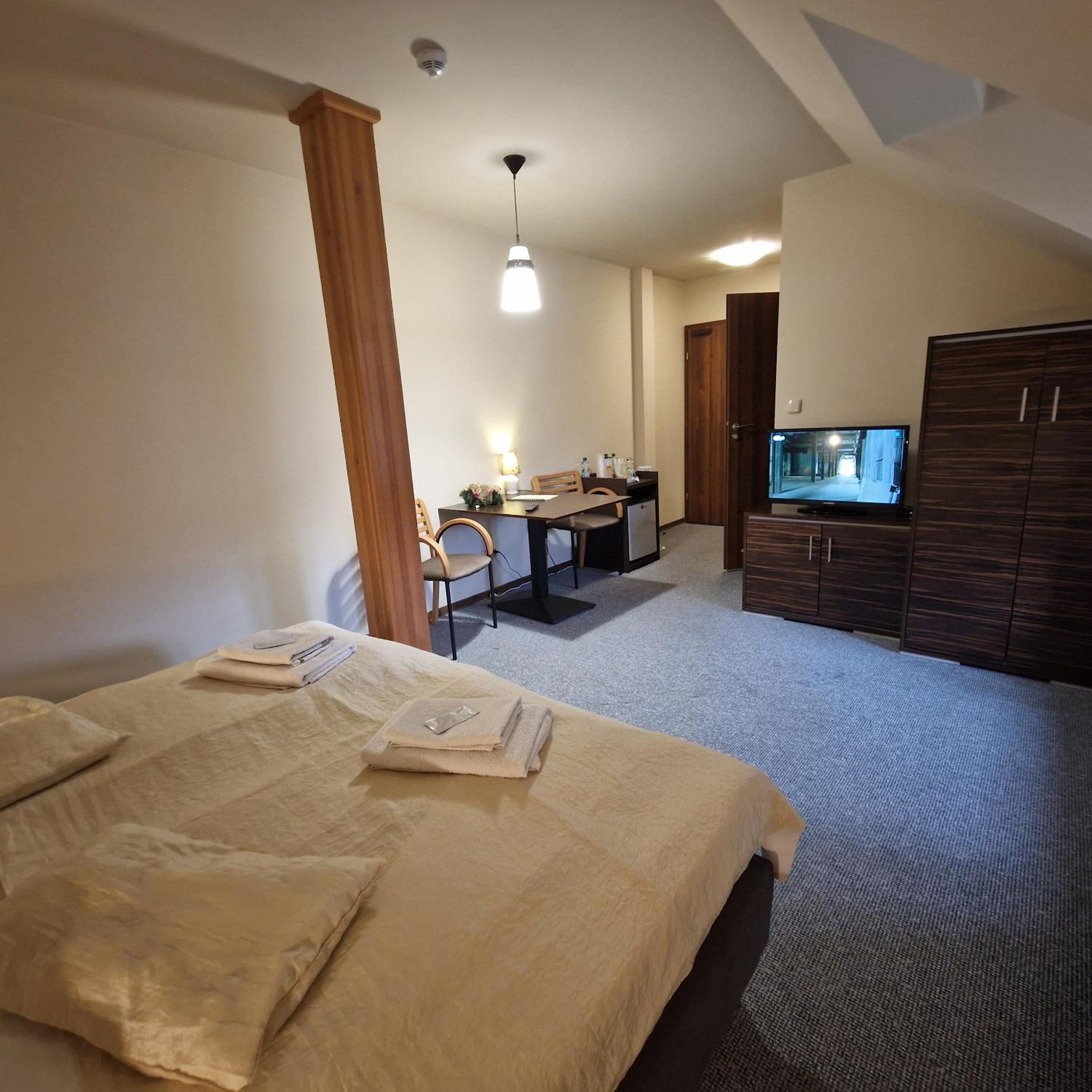 Double Room with Private Bathroom photo 3