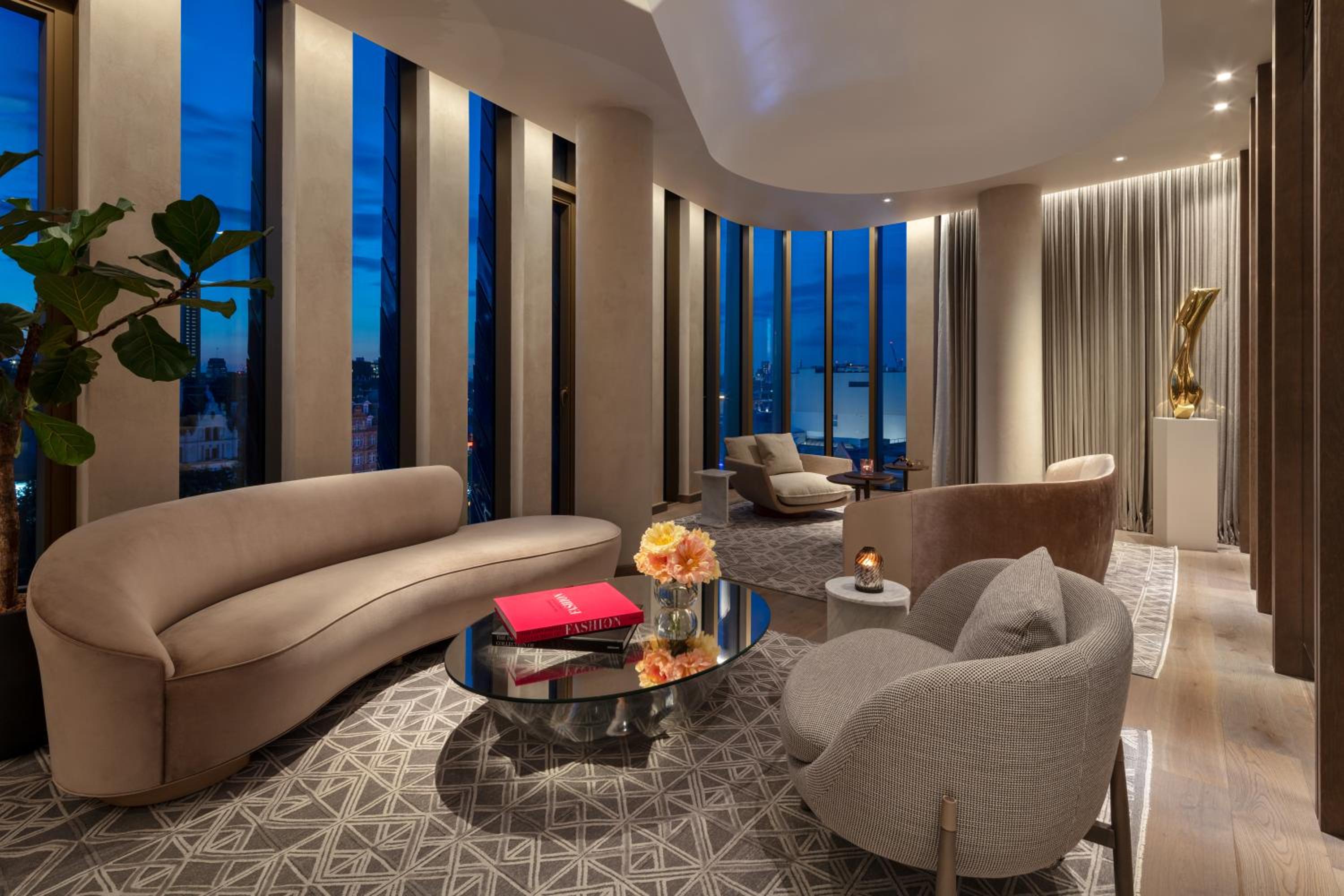 Tower Penthouse Suite thumbnail 6