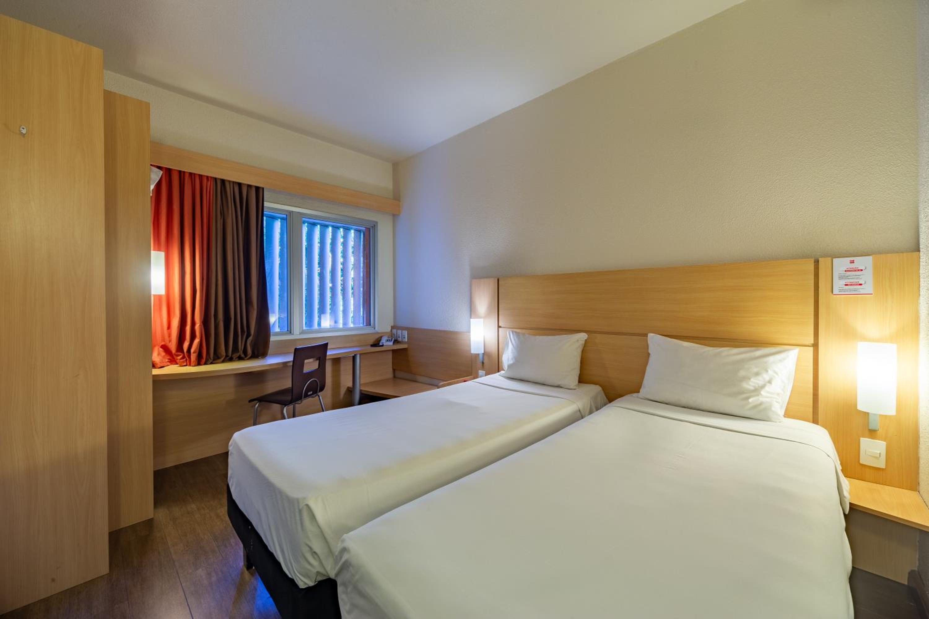 Standard Twin Room - Photo 6