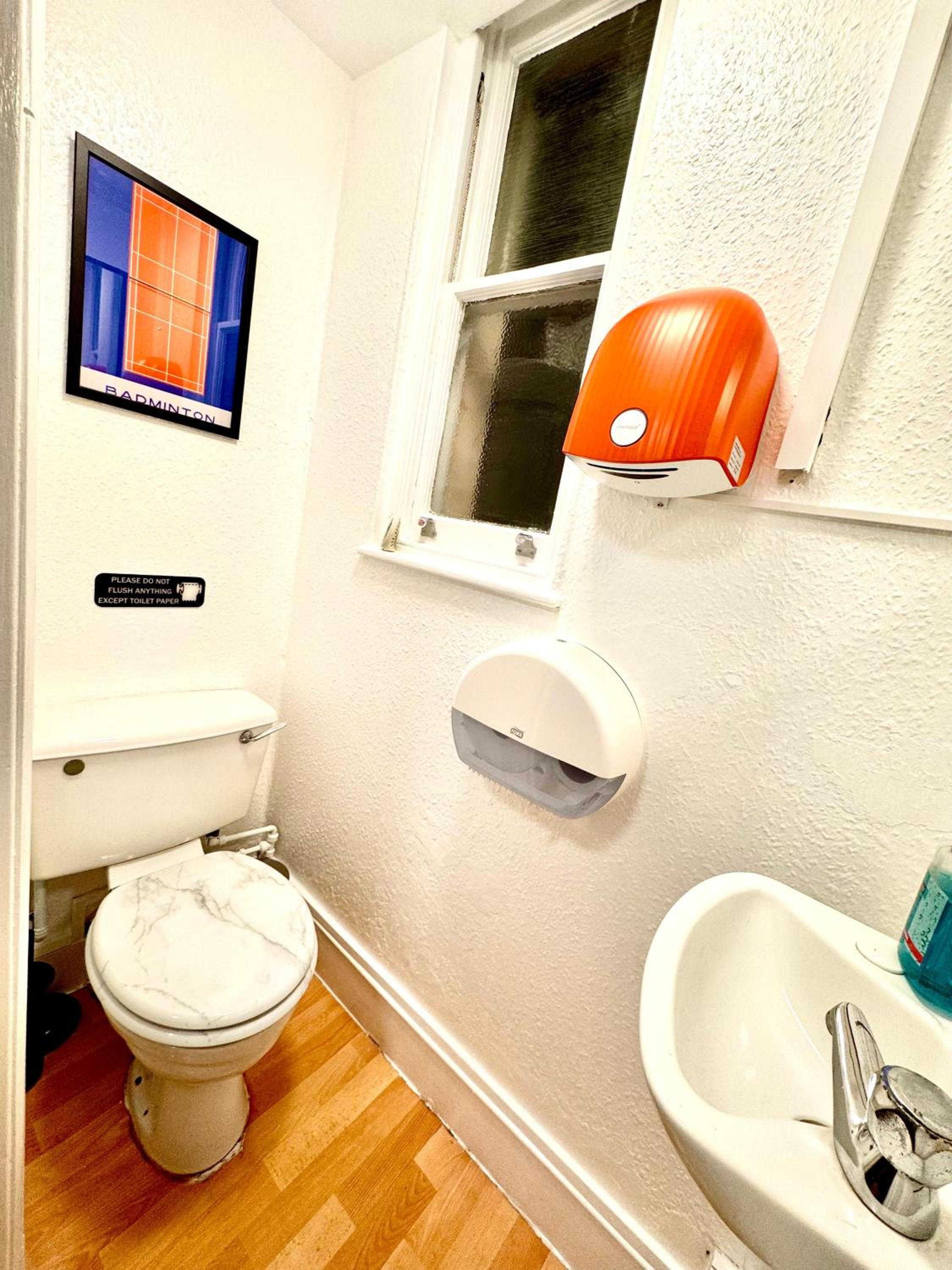 Twin Room with Shared Toilet photo 3