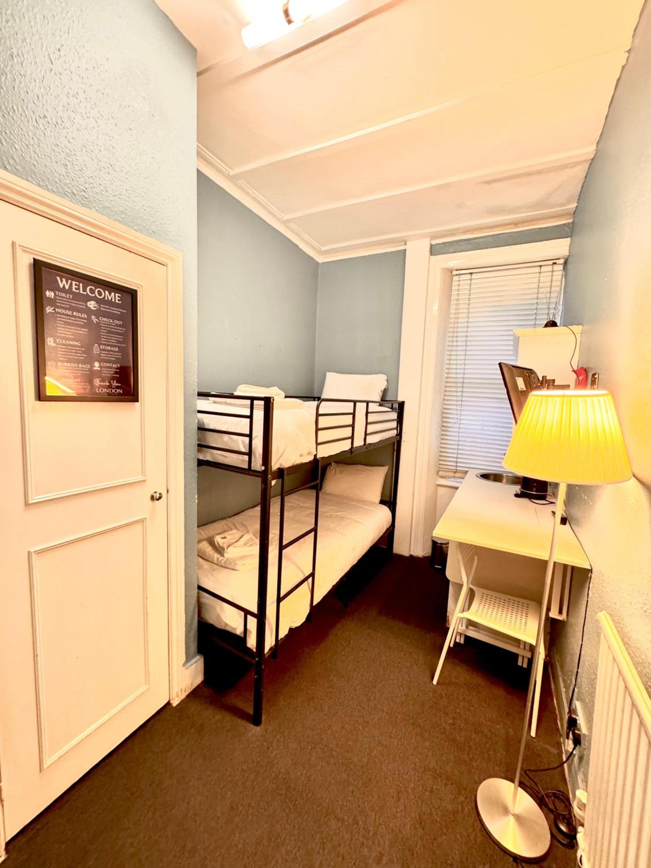 Twin Room with Shared Toilet photo 1