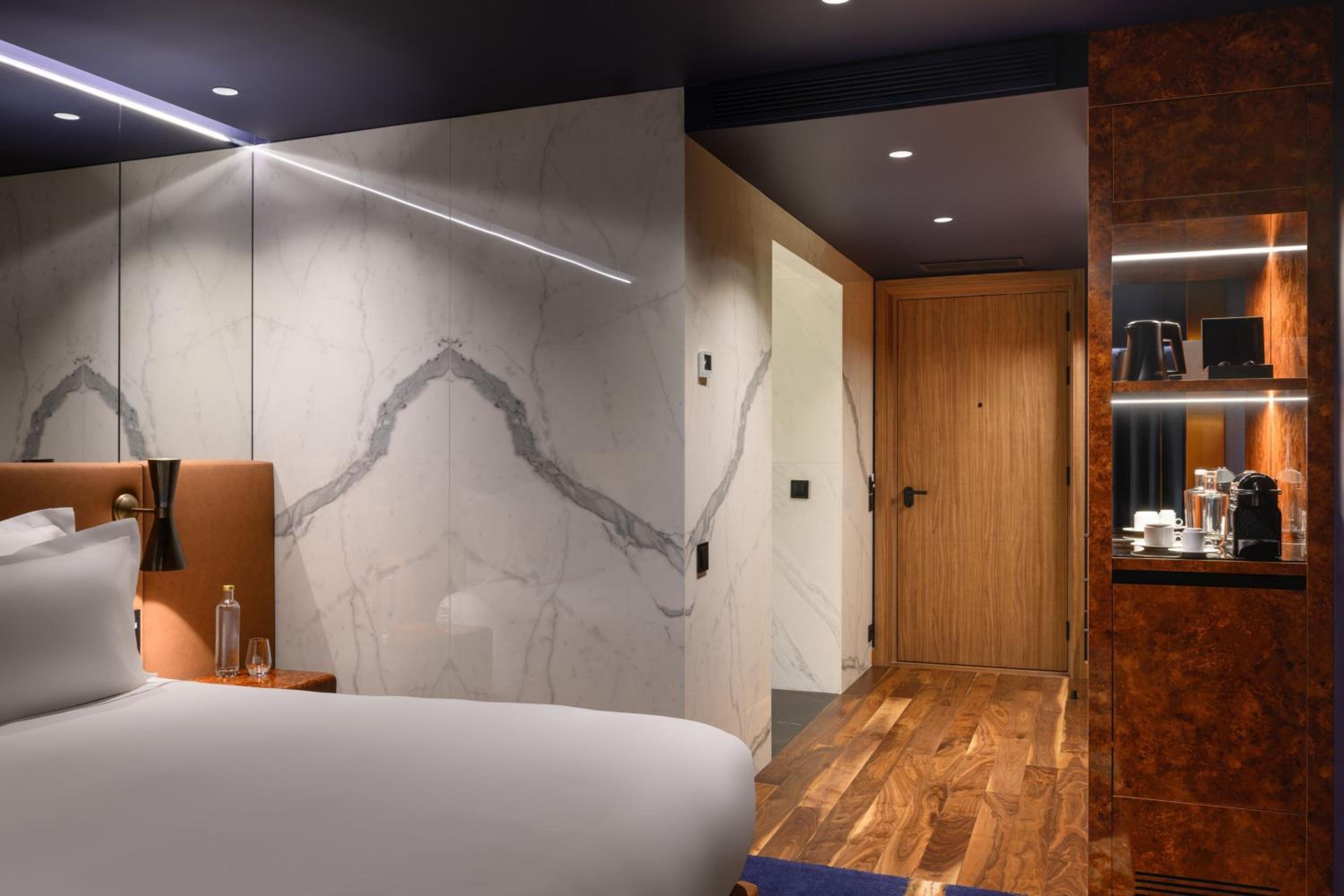 Superior Twin Room with Balcony - Photo 2