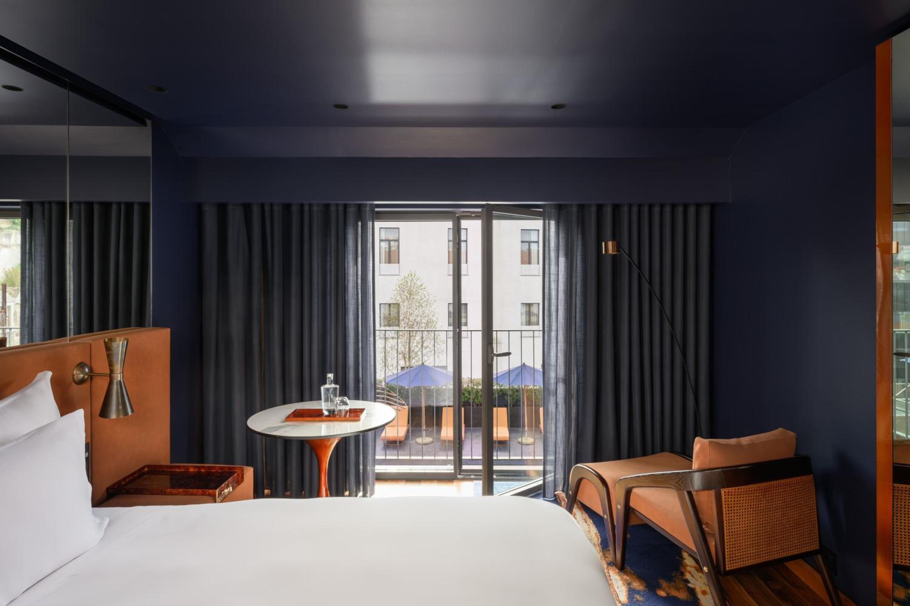 Superior King Room with Pool View - Photo 2