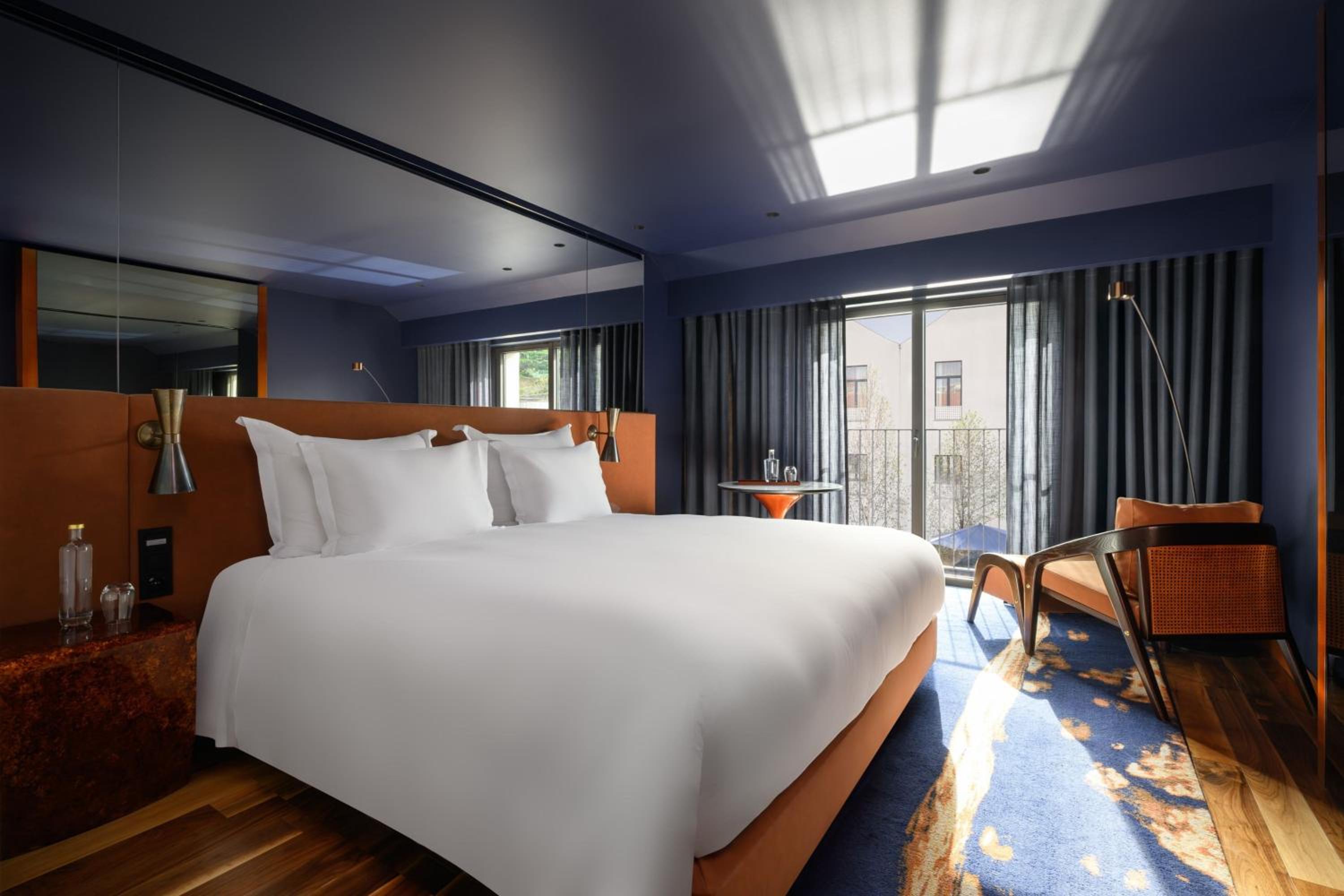Superior King Room with Pool View - Photo 1