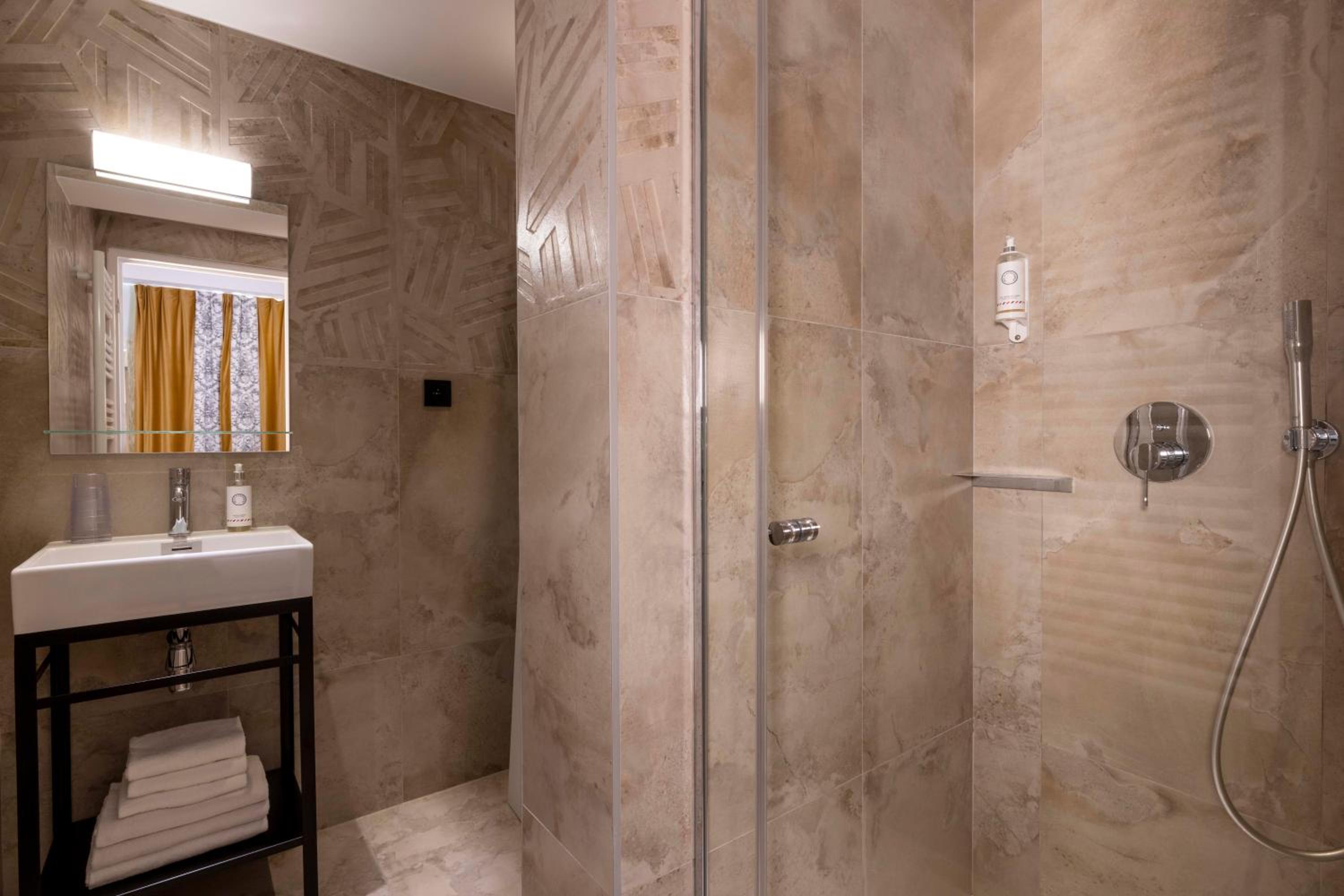 Superior Double or Twin Room with Balcony photo 2