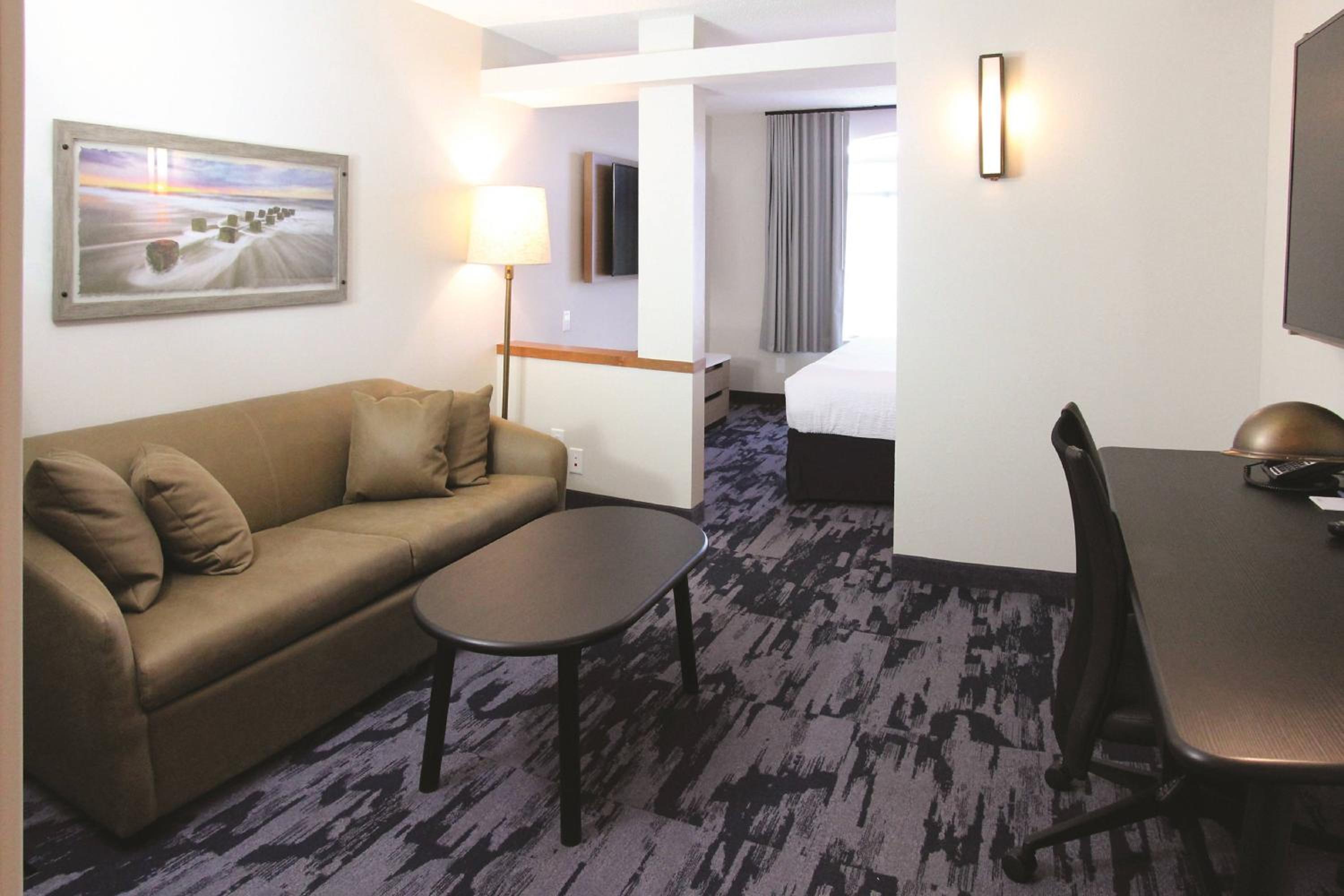 King Suite with Bathtub - Mobility Access - Photo 2