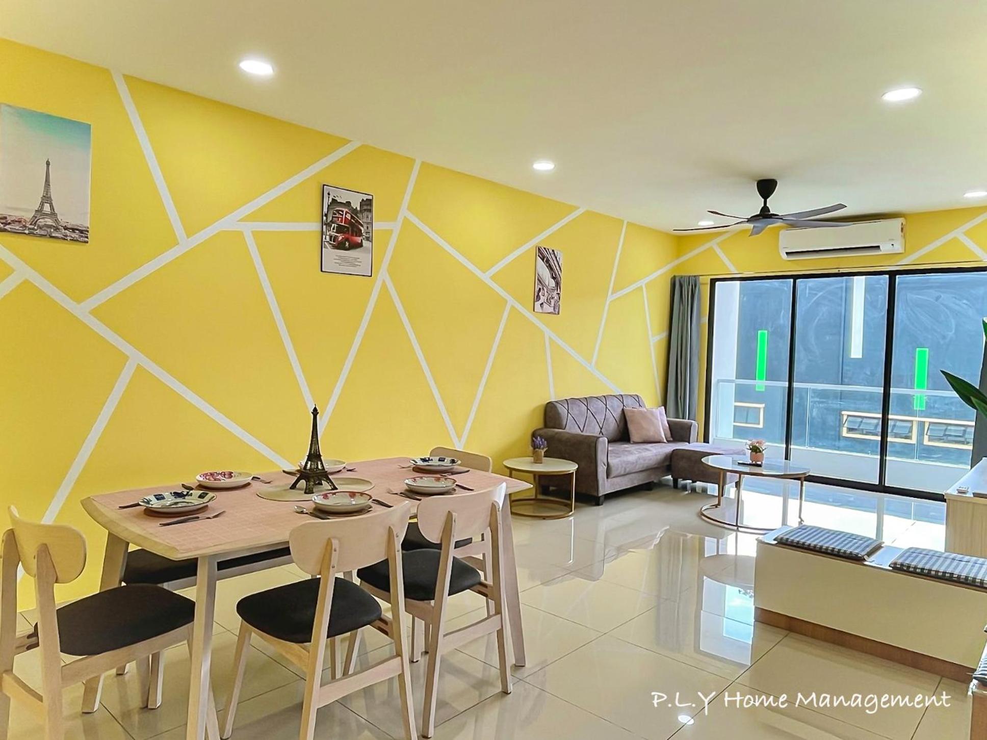 Four-Bedroom Deluxe Apartment