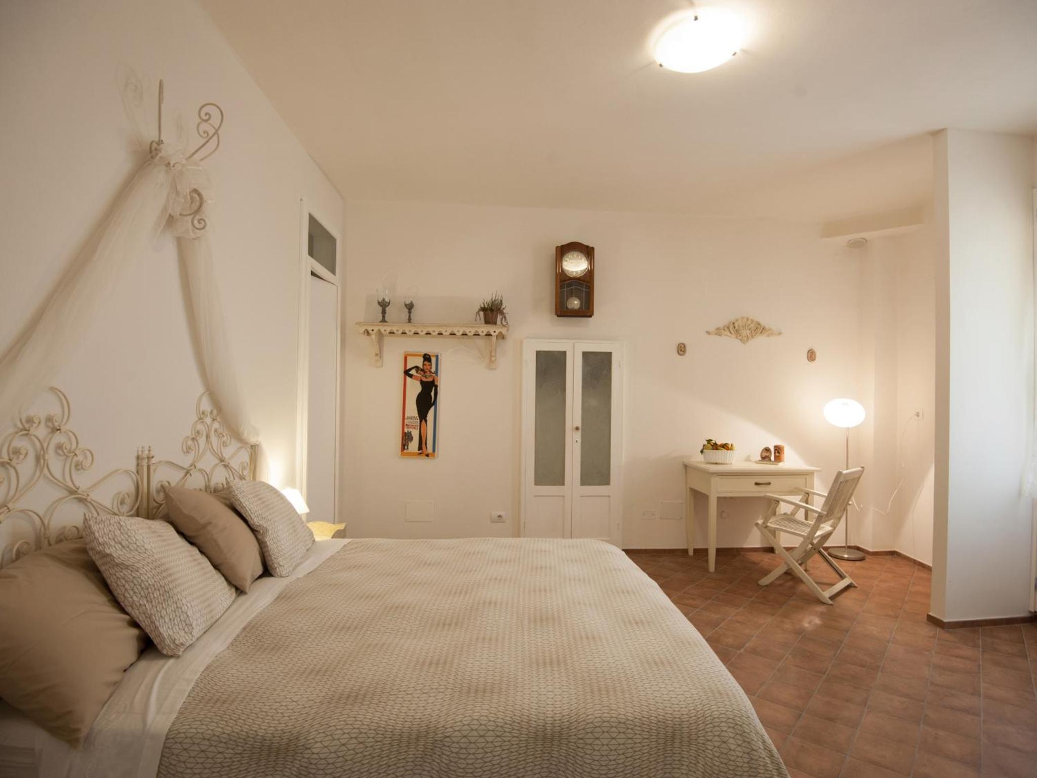 Double Room with Private Bathroom - Photo 12