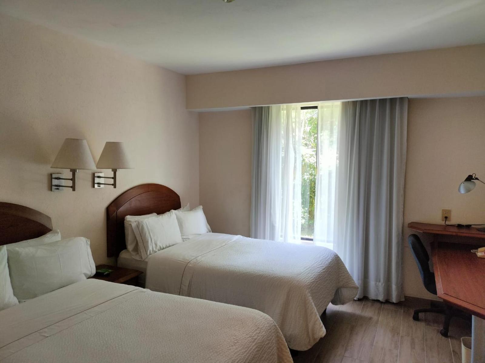 Double Room with Two Double Beds - Photo 2