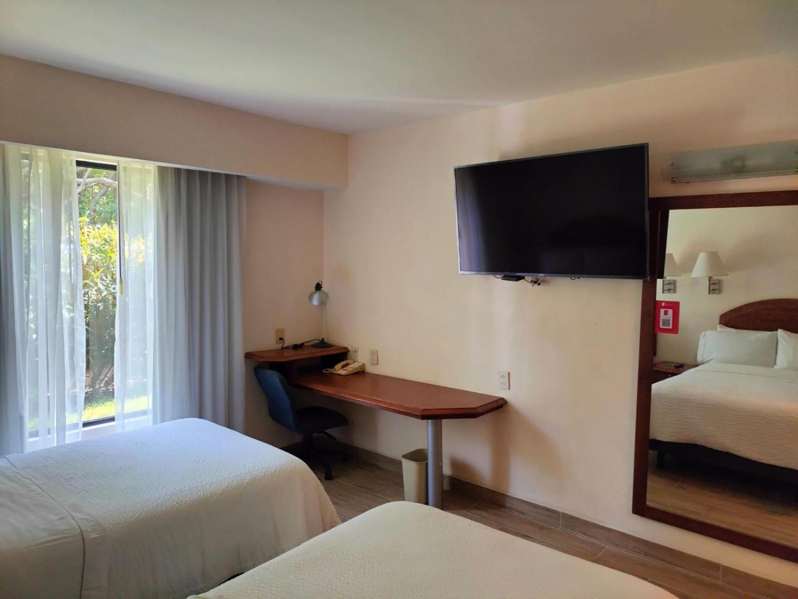 Double Room with Two Double Beds - Photo 3