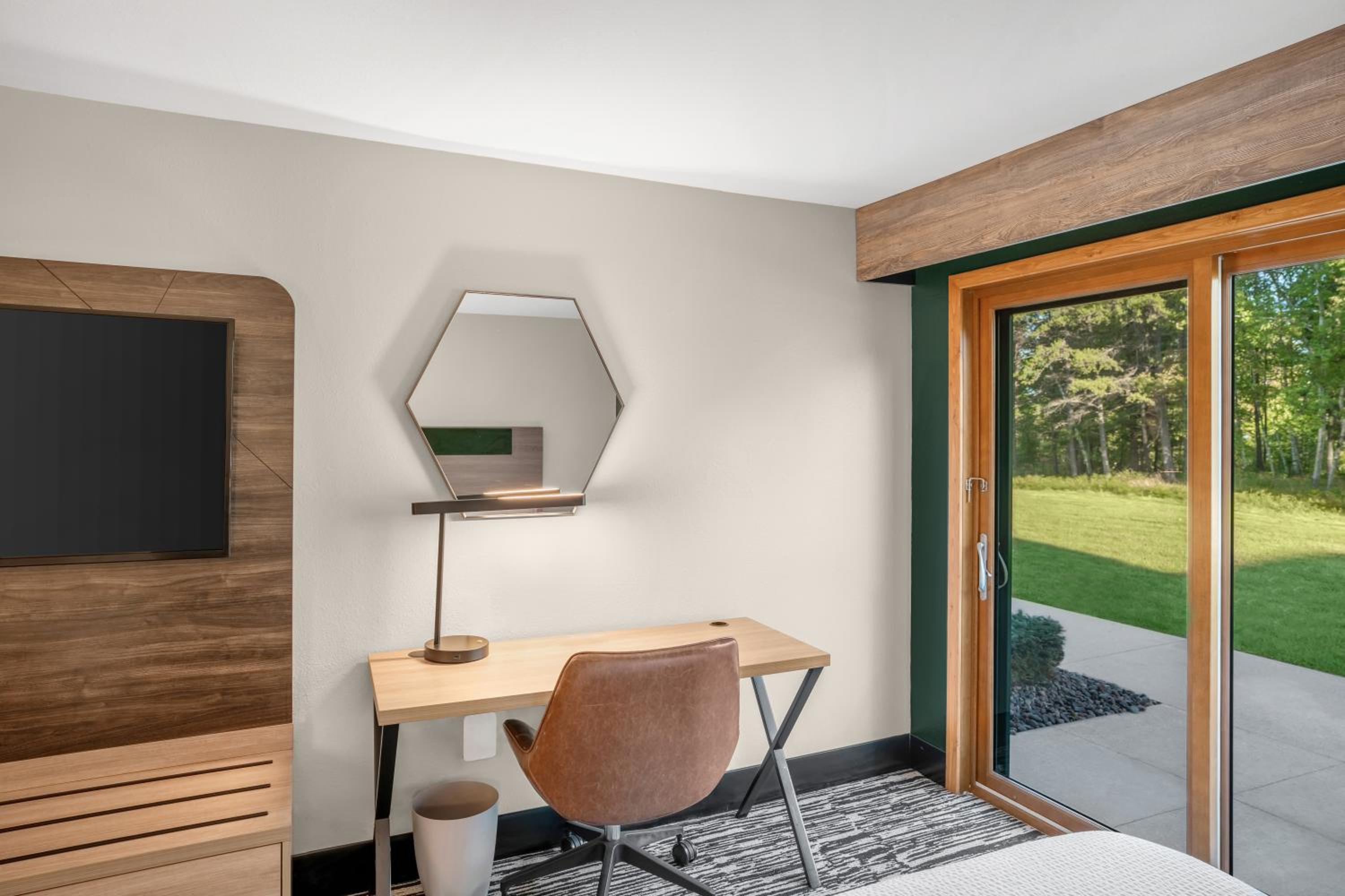 Queen Suite with Two Queen Beds and Private Patio Access - Lake View - Photo 2