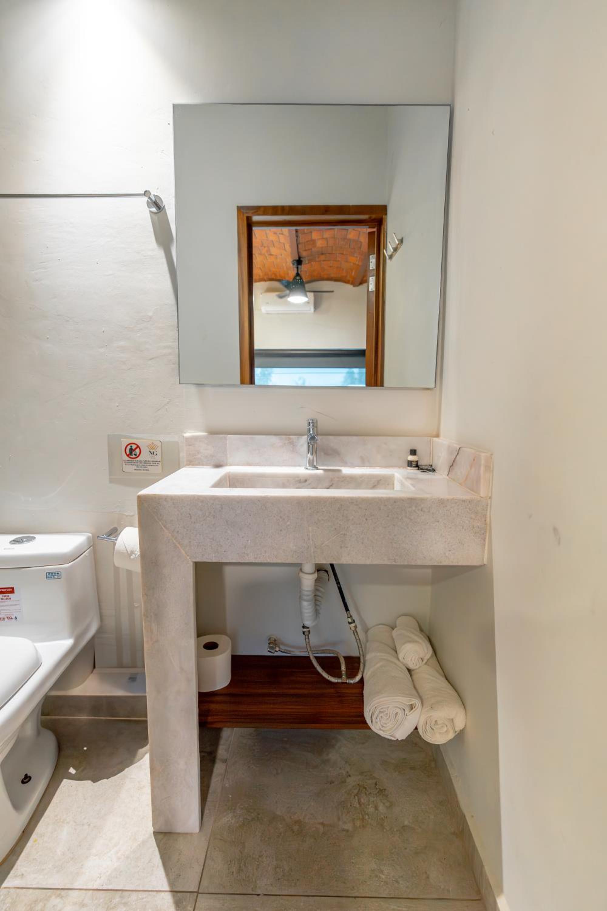 Double or Twin Room - Photo 4