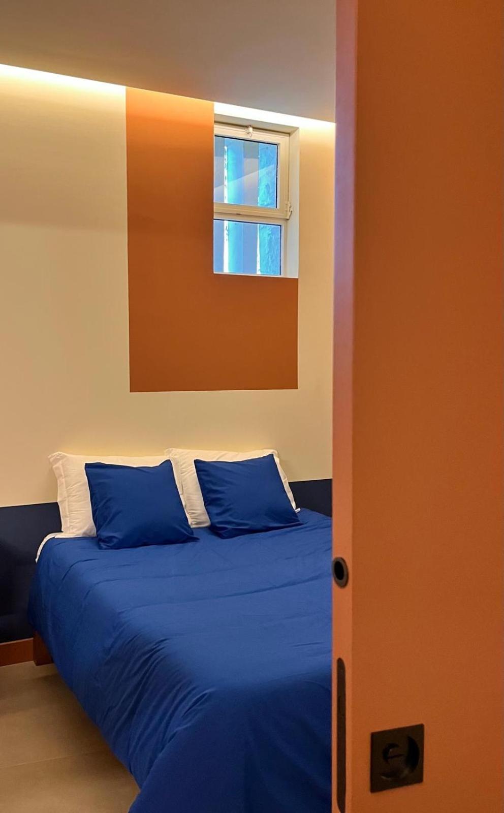 Two-Bedroom Deluxe Apartment - Photo 14