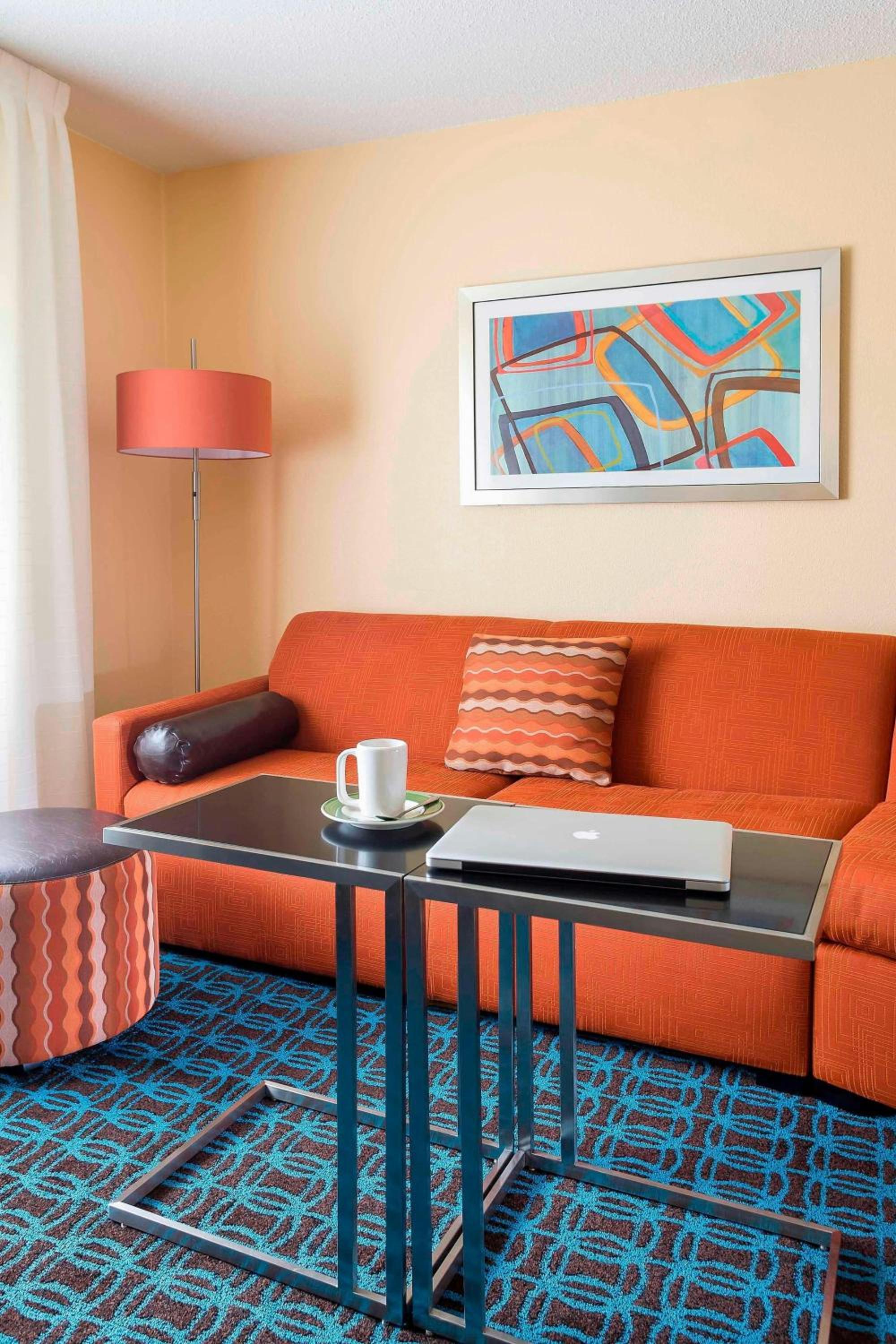 King Room with Adapted Tub - Mobility and Hearing Accessible - Photo 3