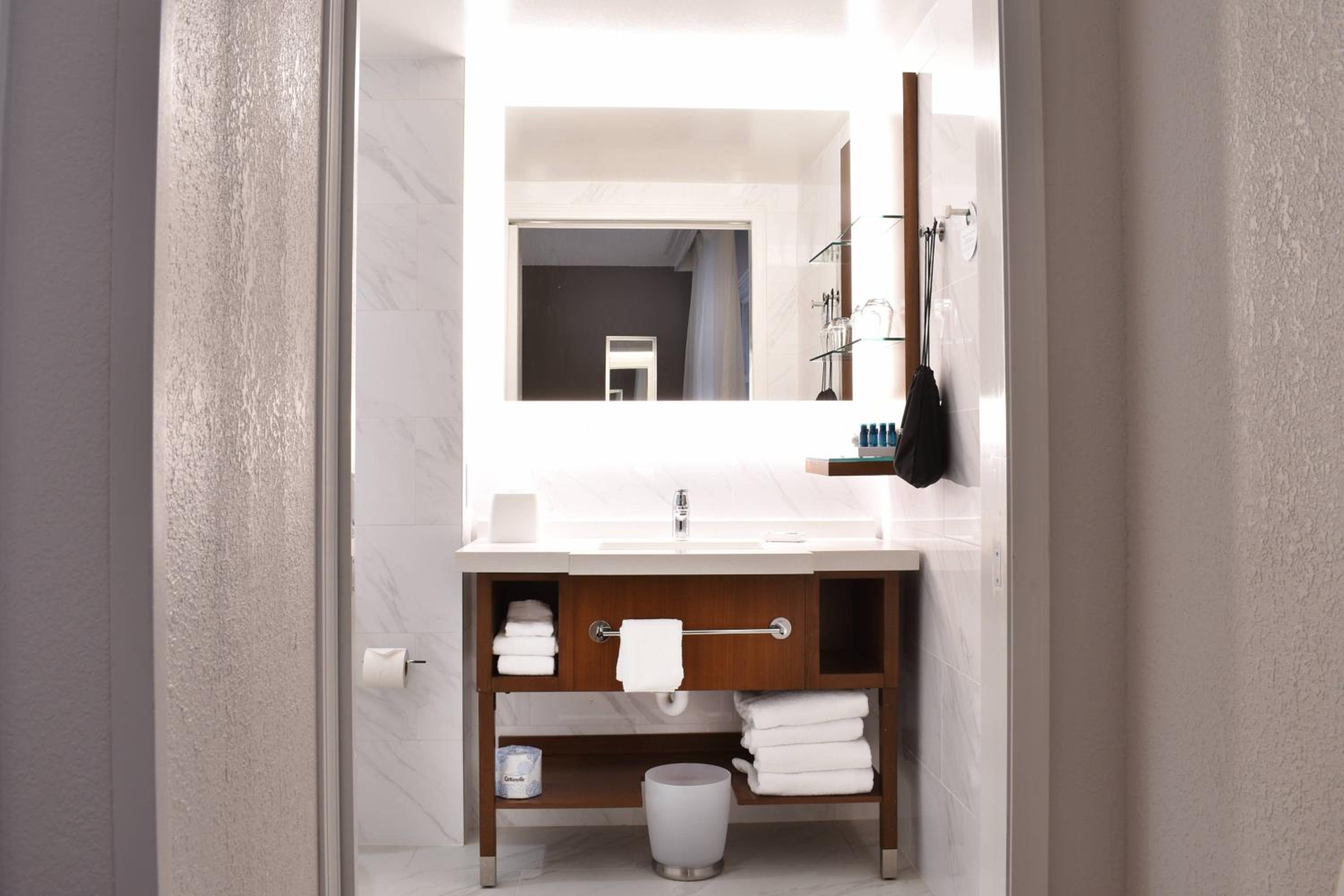 Queen Room - Disability Access - Photo 3