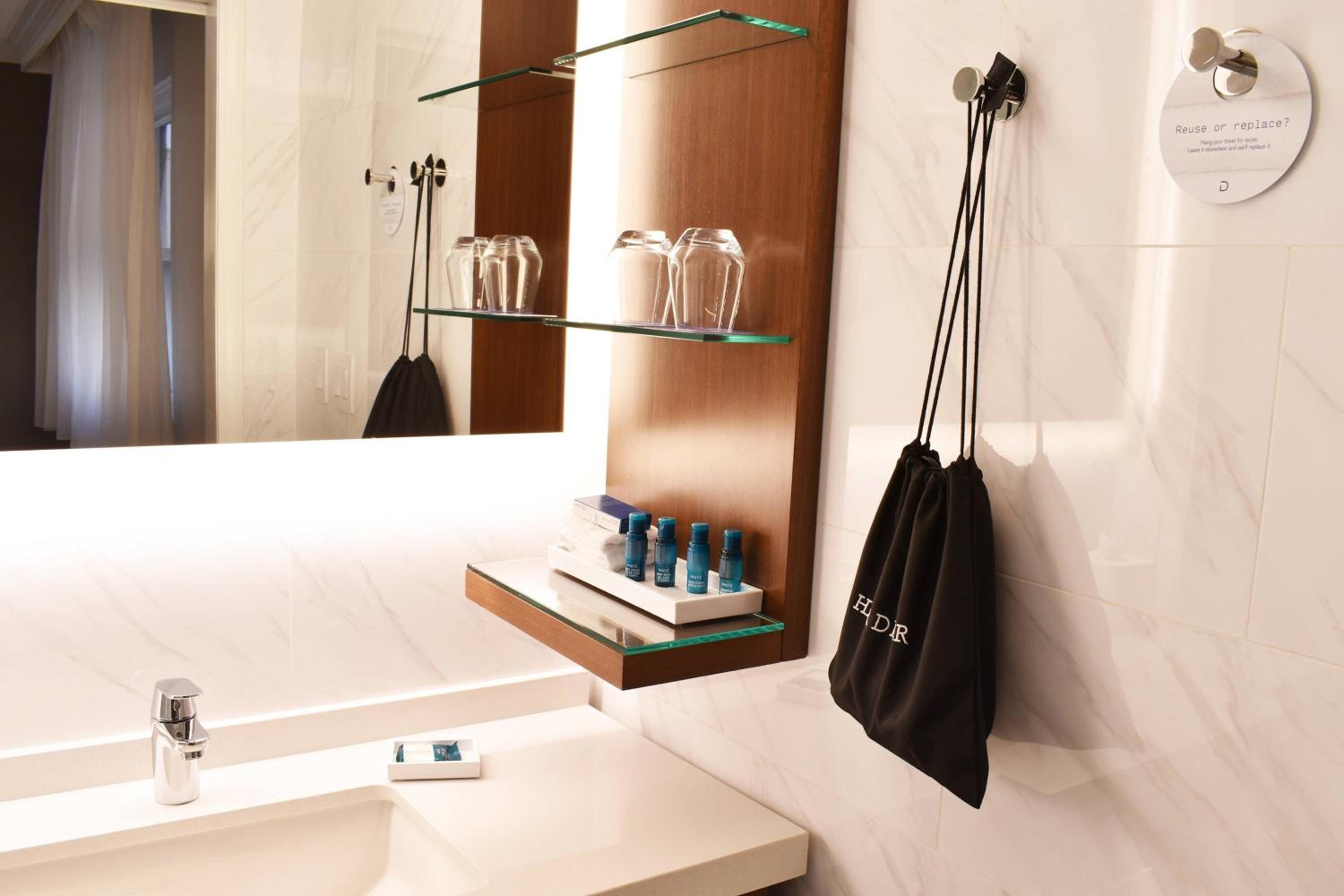 Queen Room - Disability Access - Photo 2