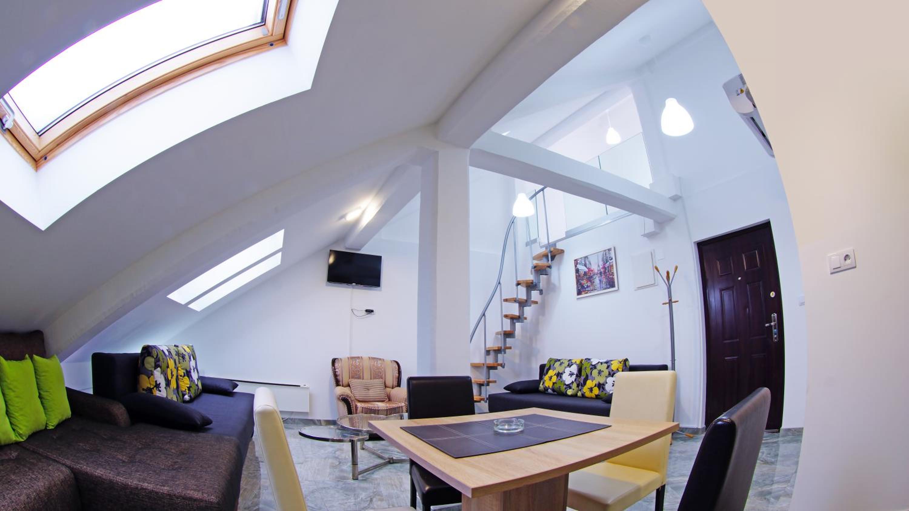 Studio - Split Level