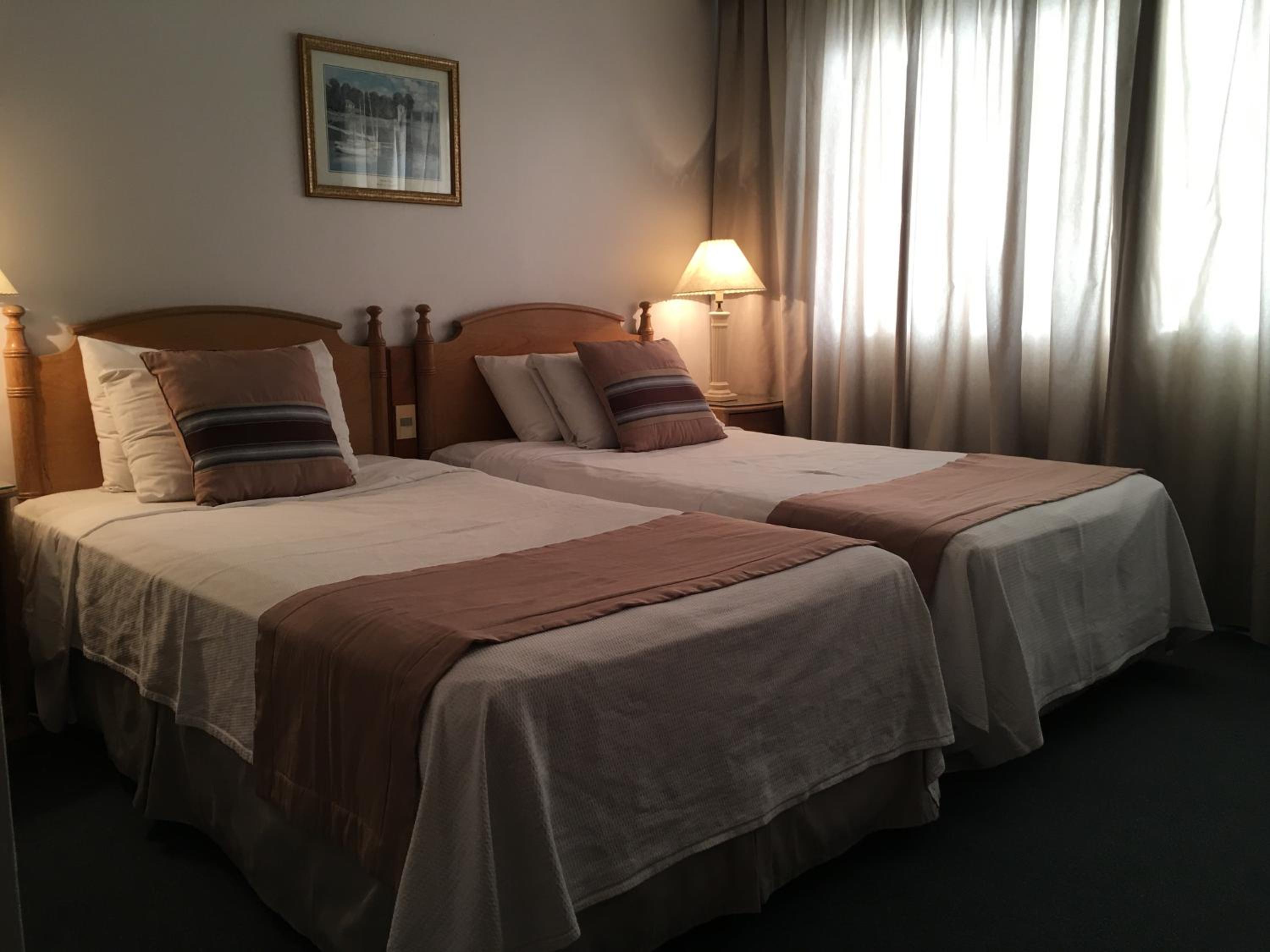 Twin Room - Photo 3