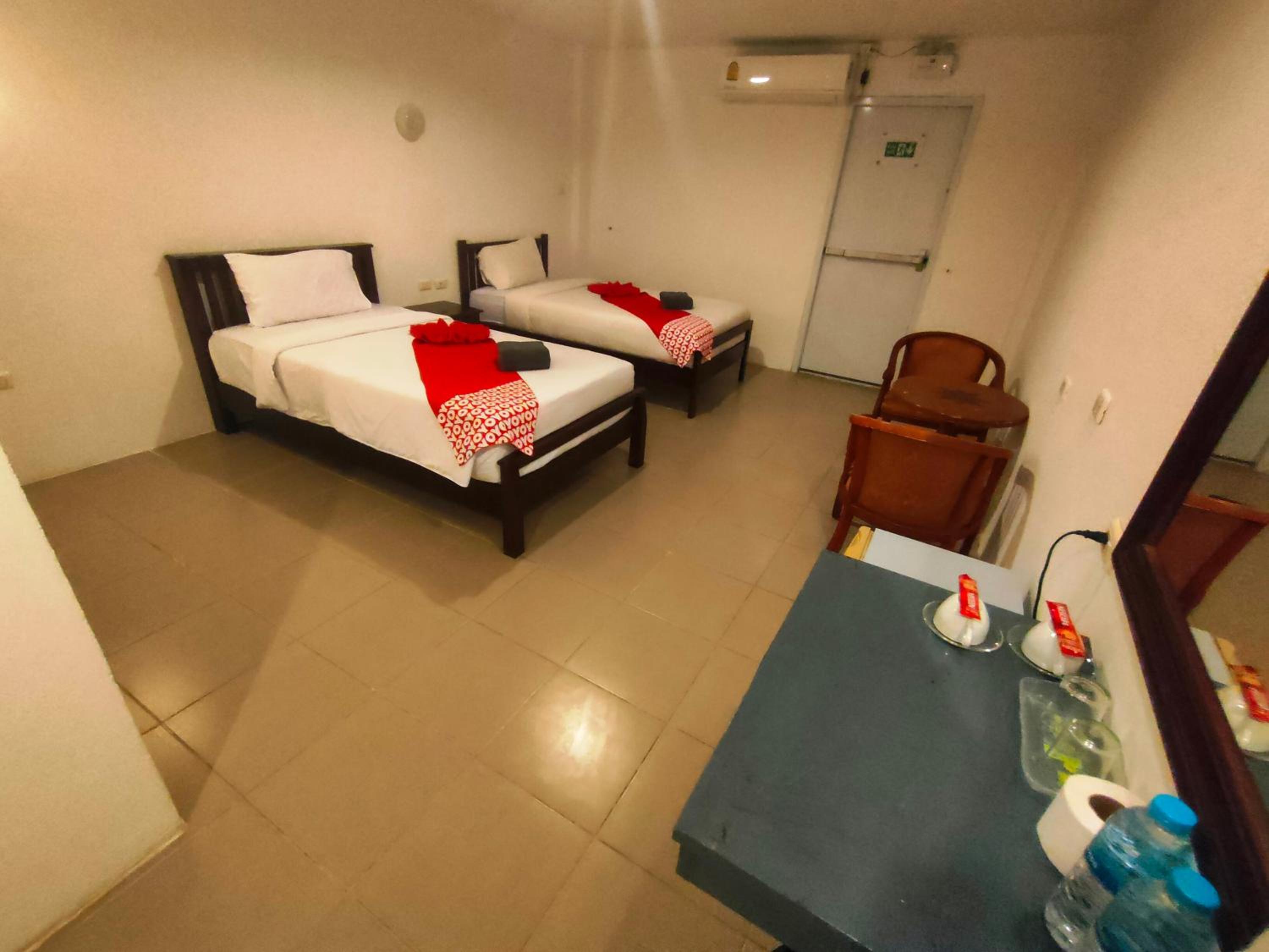 Standard Twin Room - Photo 5