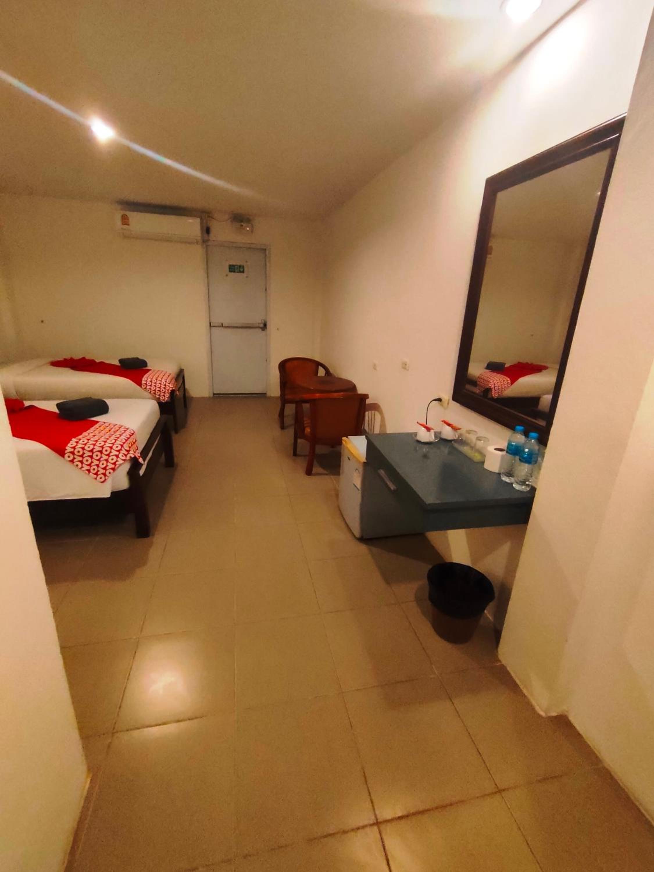 Standard Twin Room - Photo 7