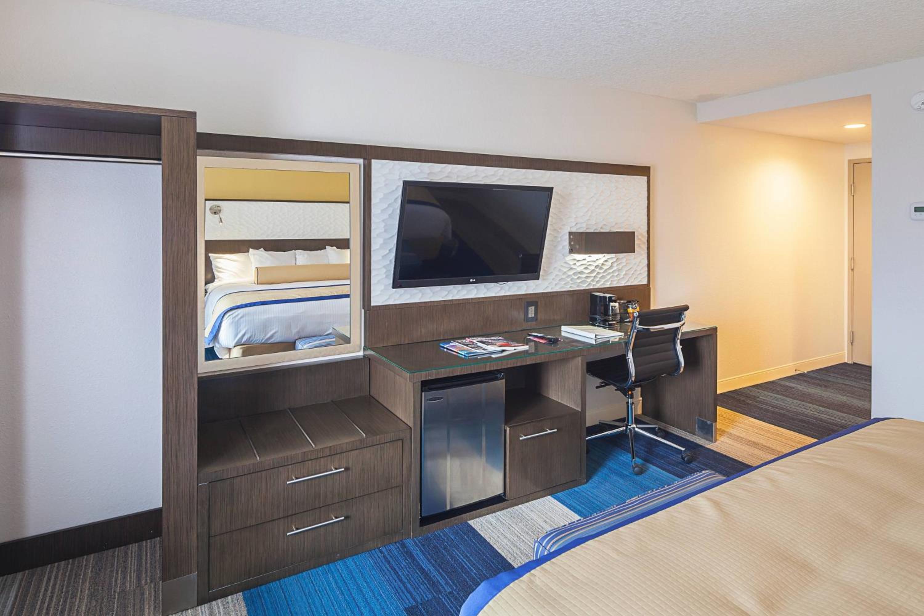 Guest room, Partial river view - Photo 1