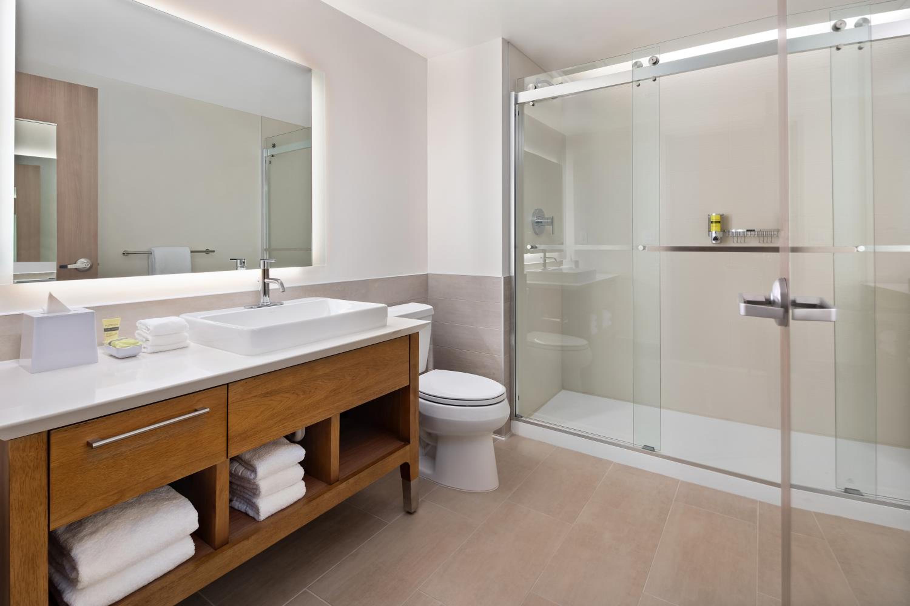 Deluxe King Room - Hearing Accessible